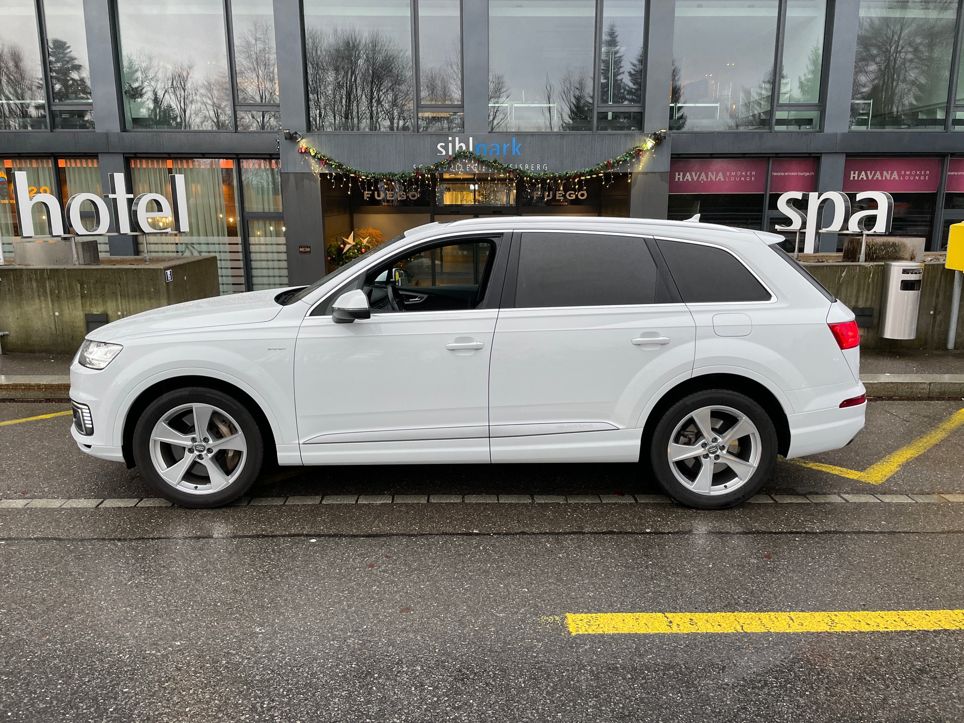 AUDI Q7 e-tron 3.0 TDI quattro tiptronic-image-10