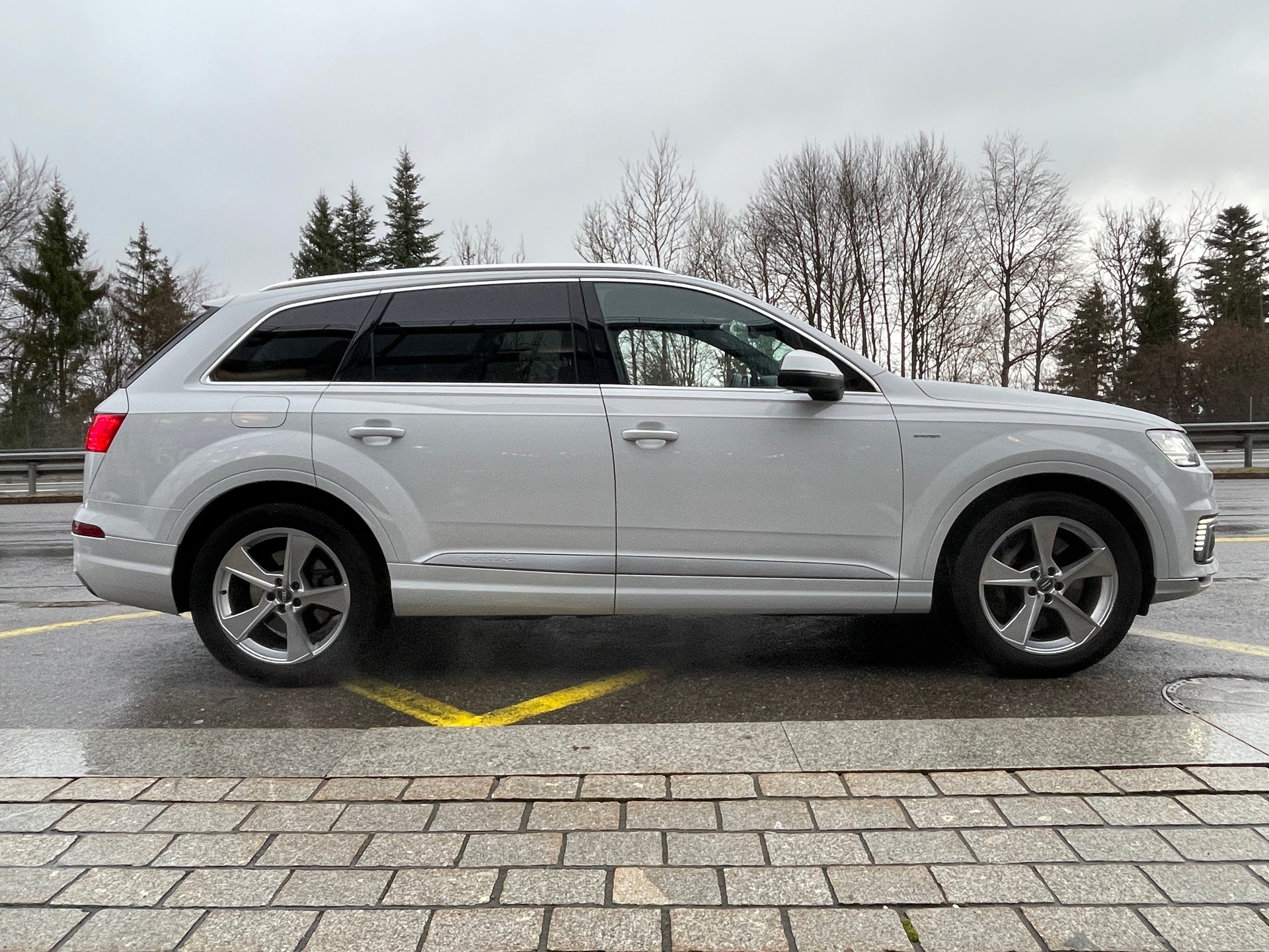 AUDI Q7 e-tron 3.0 TDI quattro tiptronic-image-3
