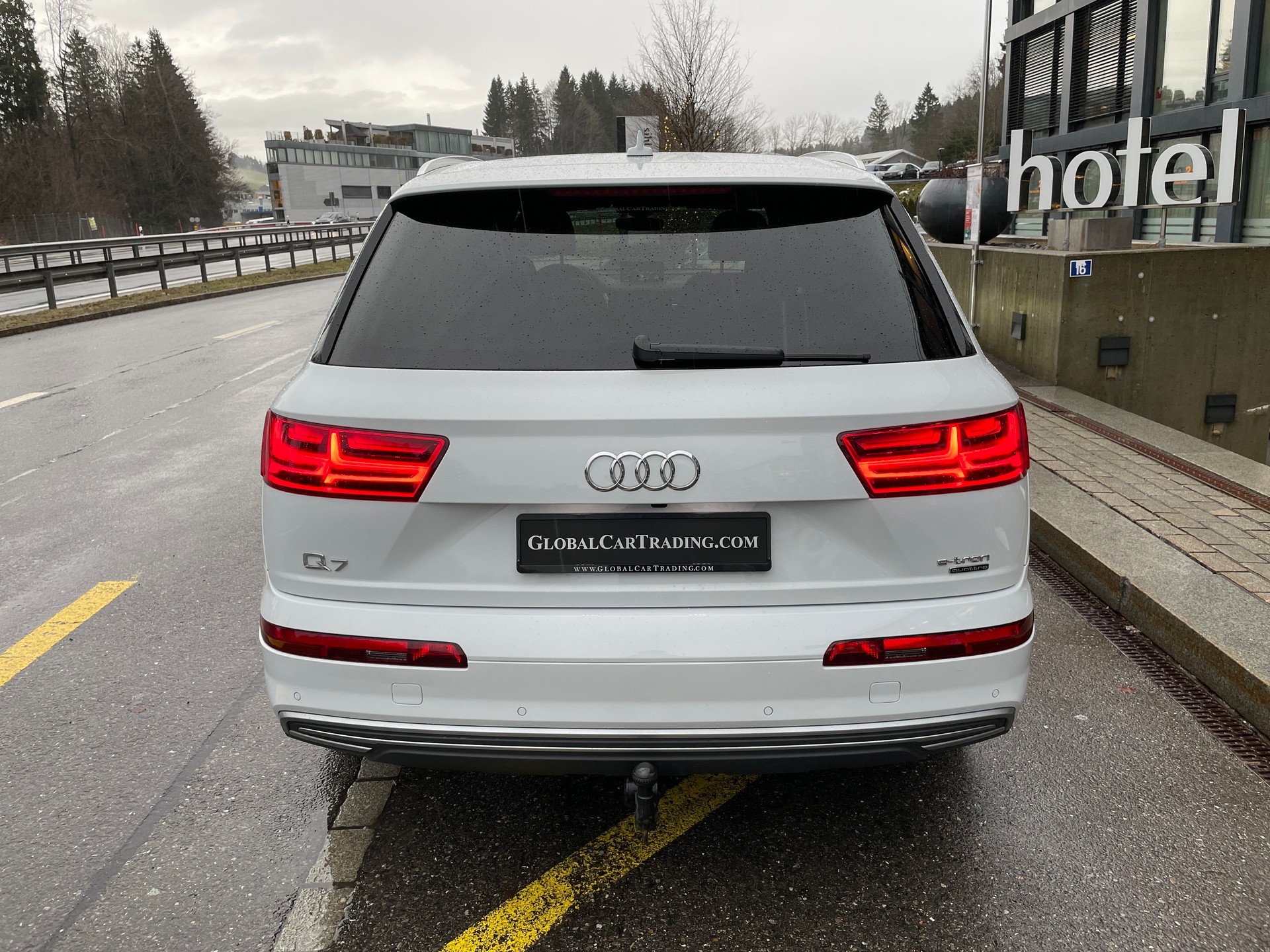 AUDI Q7 e-tron 3.0 TDI quattro tiptronic-image-5