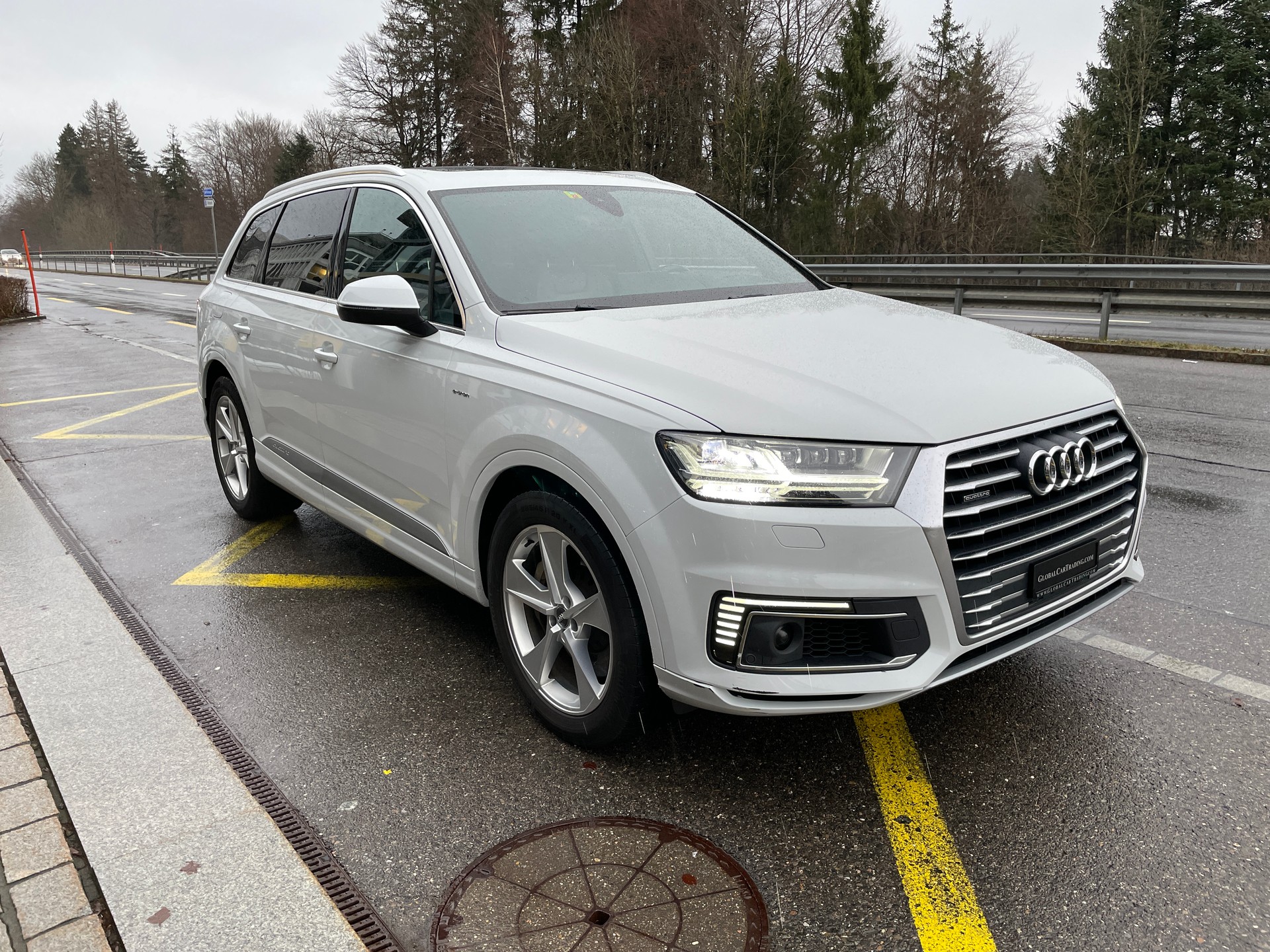 AUDI Q7 e-tron 3.0 TDI quattro tiptronic-image-2