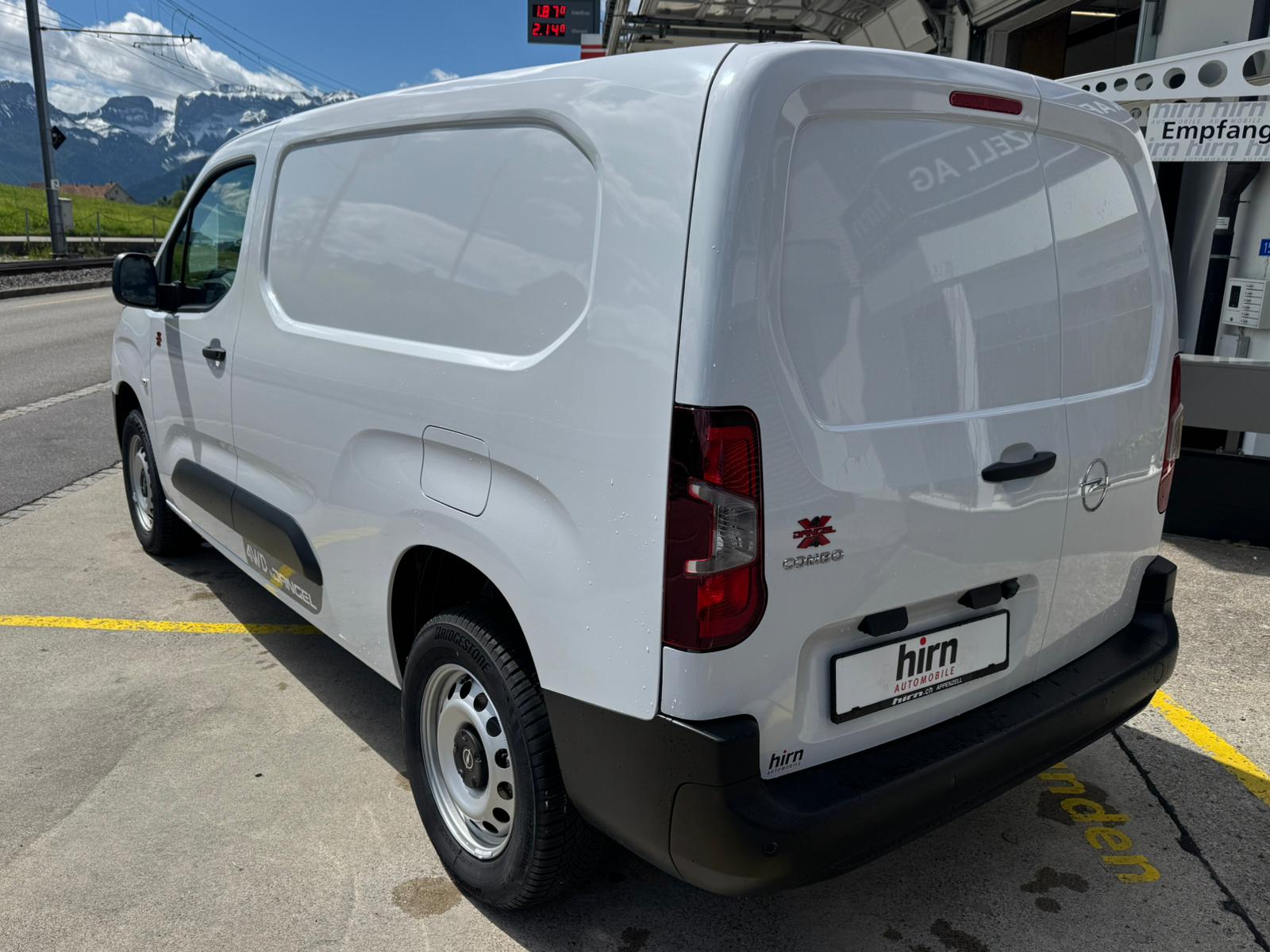 OPEL Combo-e Cargo 2.4 t XL Electric 4x4-image-3