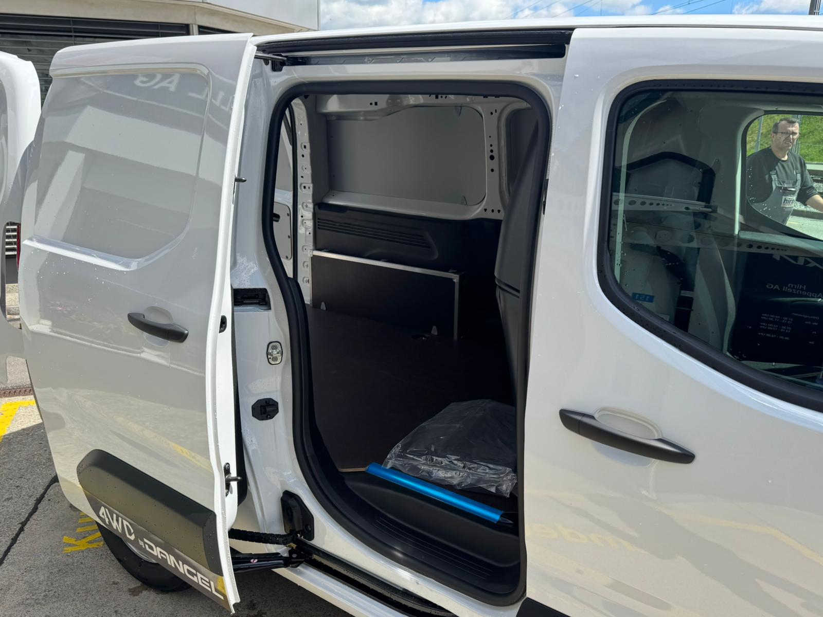 OPEL Combo-e Cargo 2.4 t XL Electric 4x4-image-6