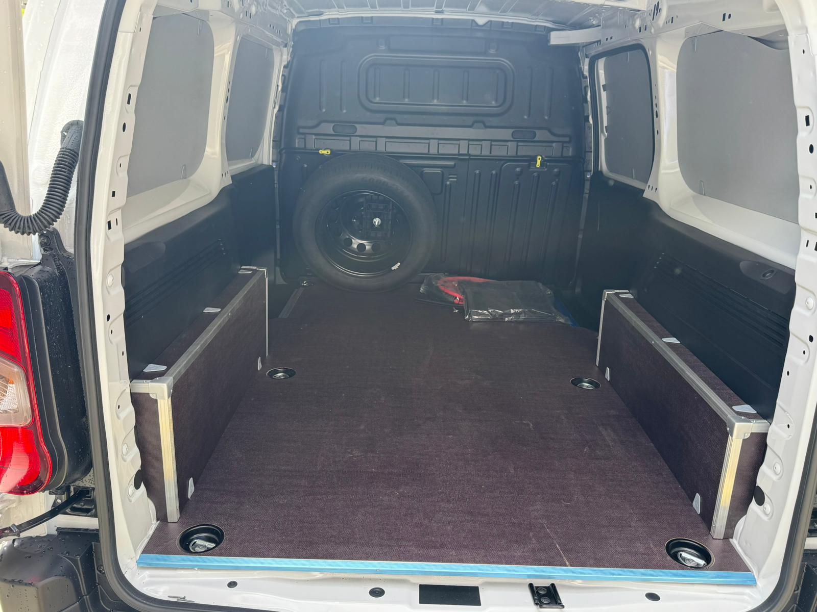 OPEL Combo-e Cargo 2.4 t XL Electric 4x4-image-5