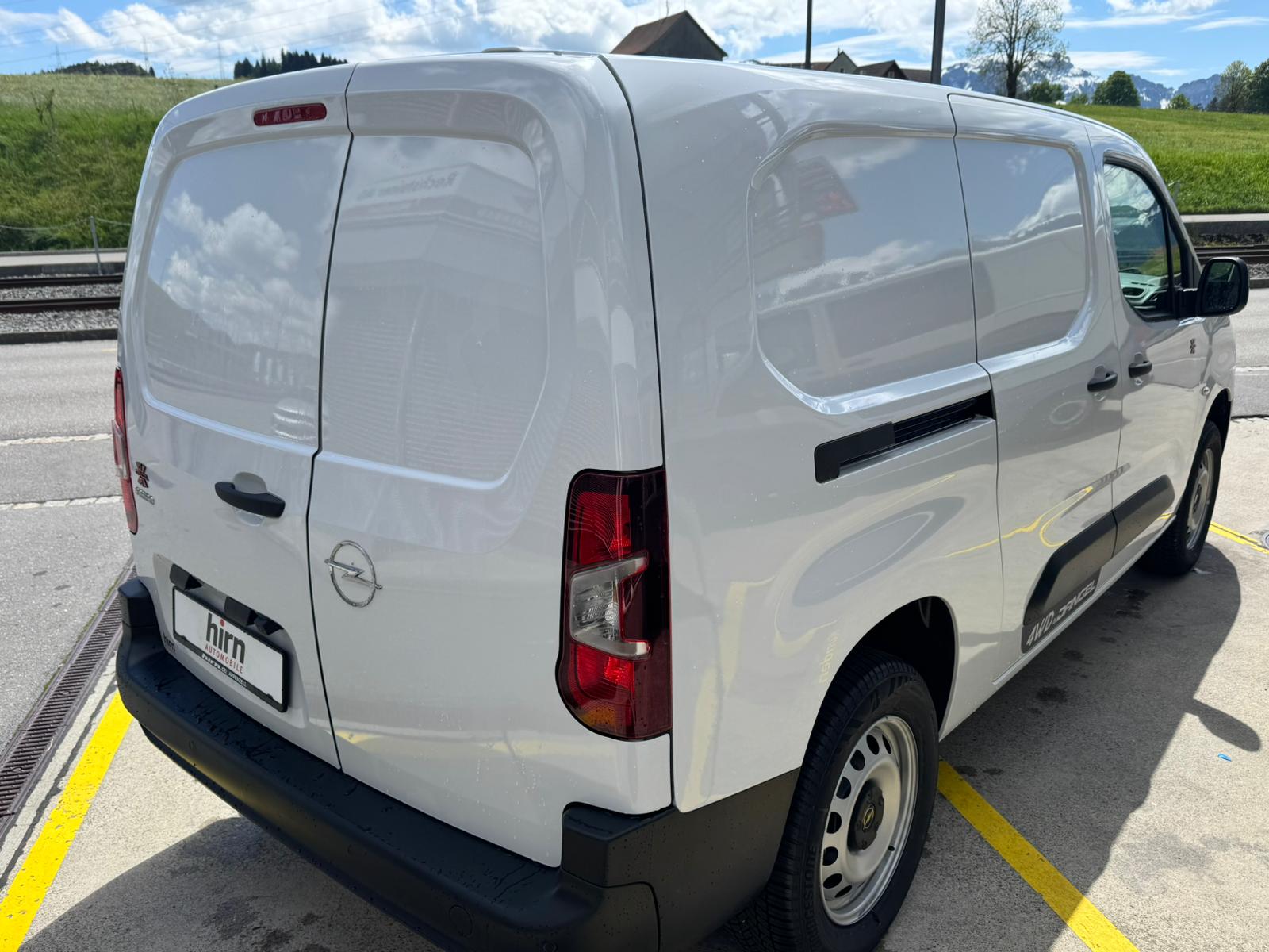 OPEL Combo-e Cargo 2.4 t XL Electric 4x4-image-2