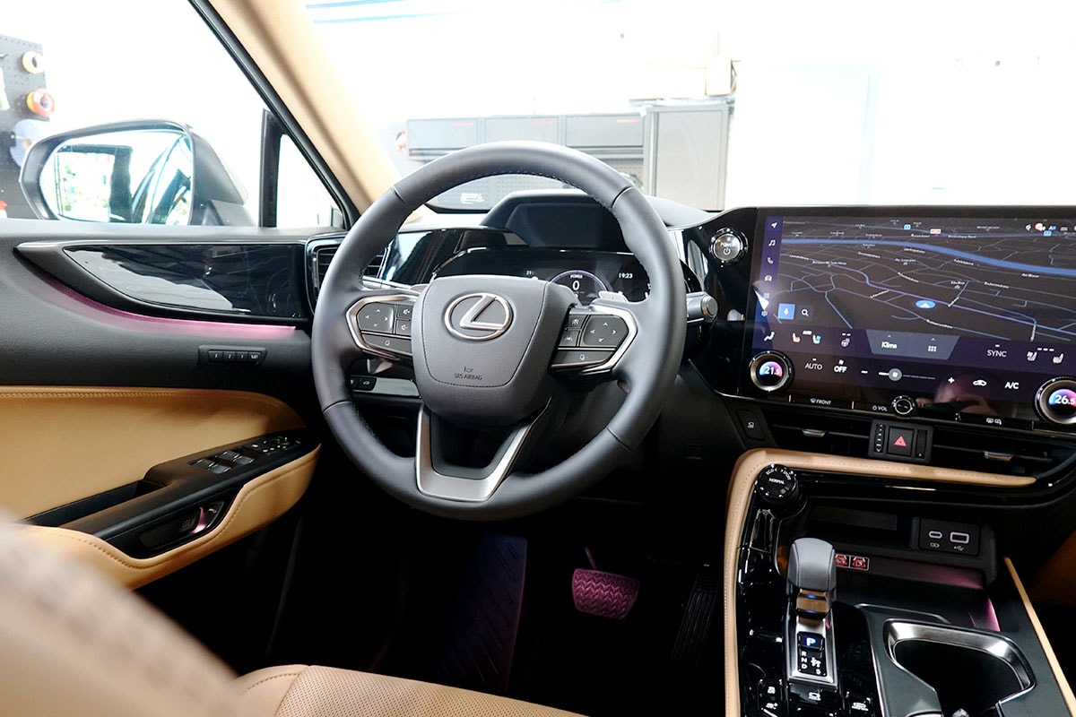 LEXUS NX 450h+ E-FOUR Comfort Pack Interieur-image-7