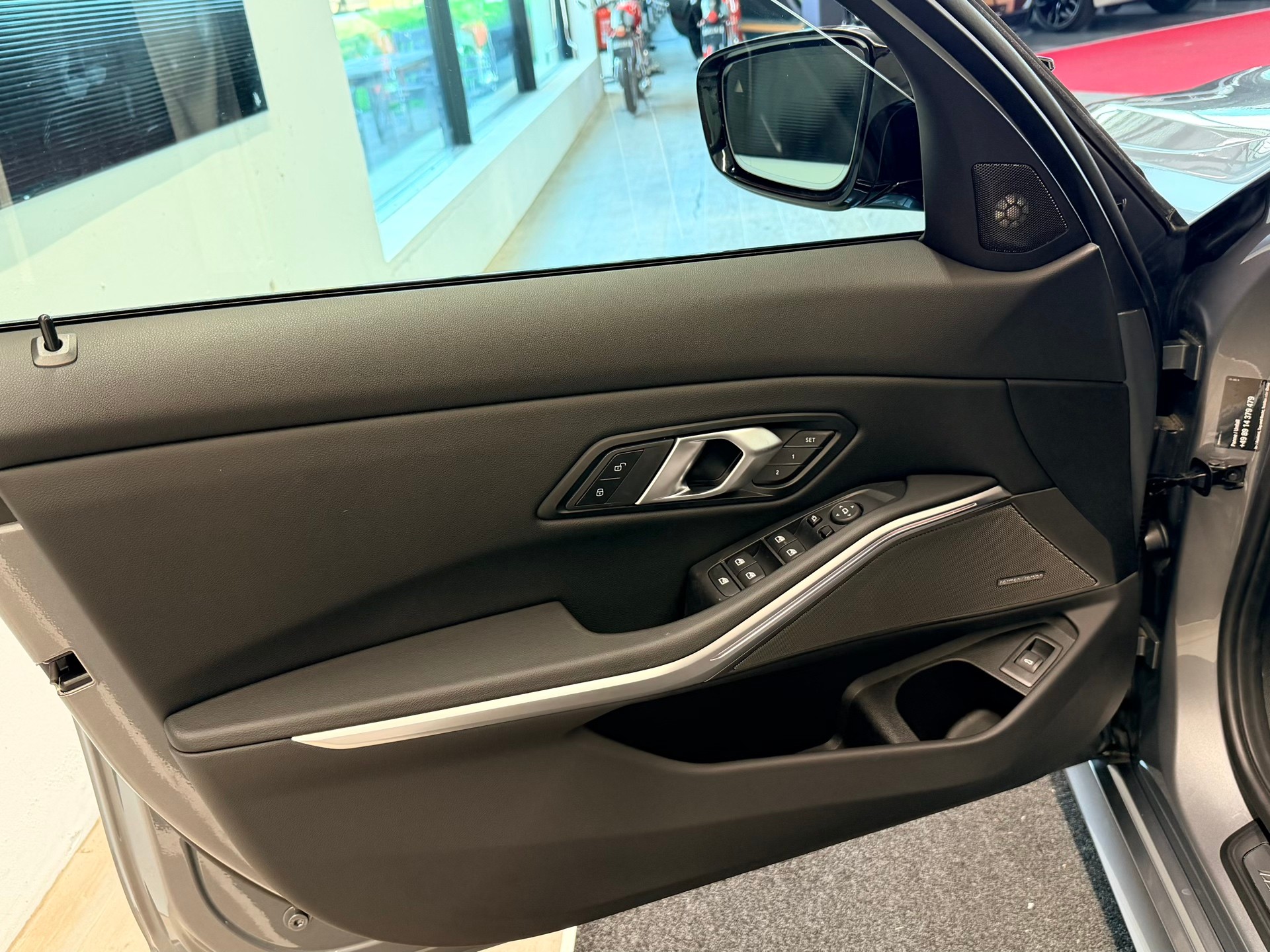 BMW M340i xDrive 48V Steptronic-image-12