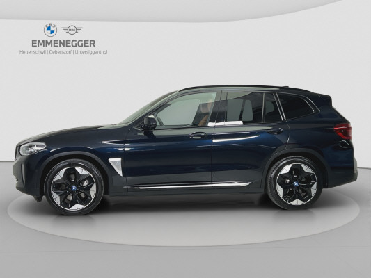 BMW iX3 Impressive-showroom-element-1