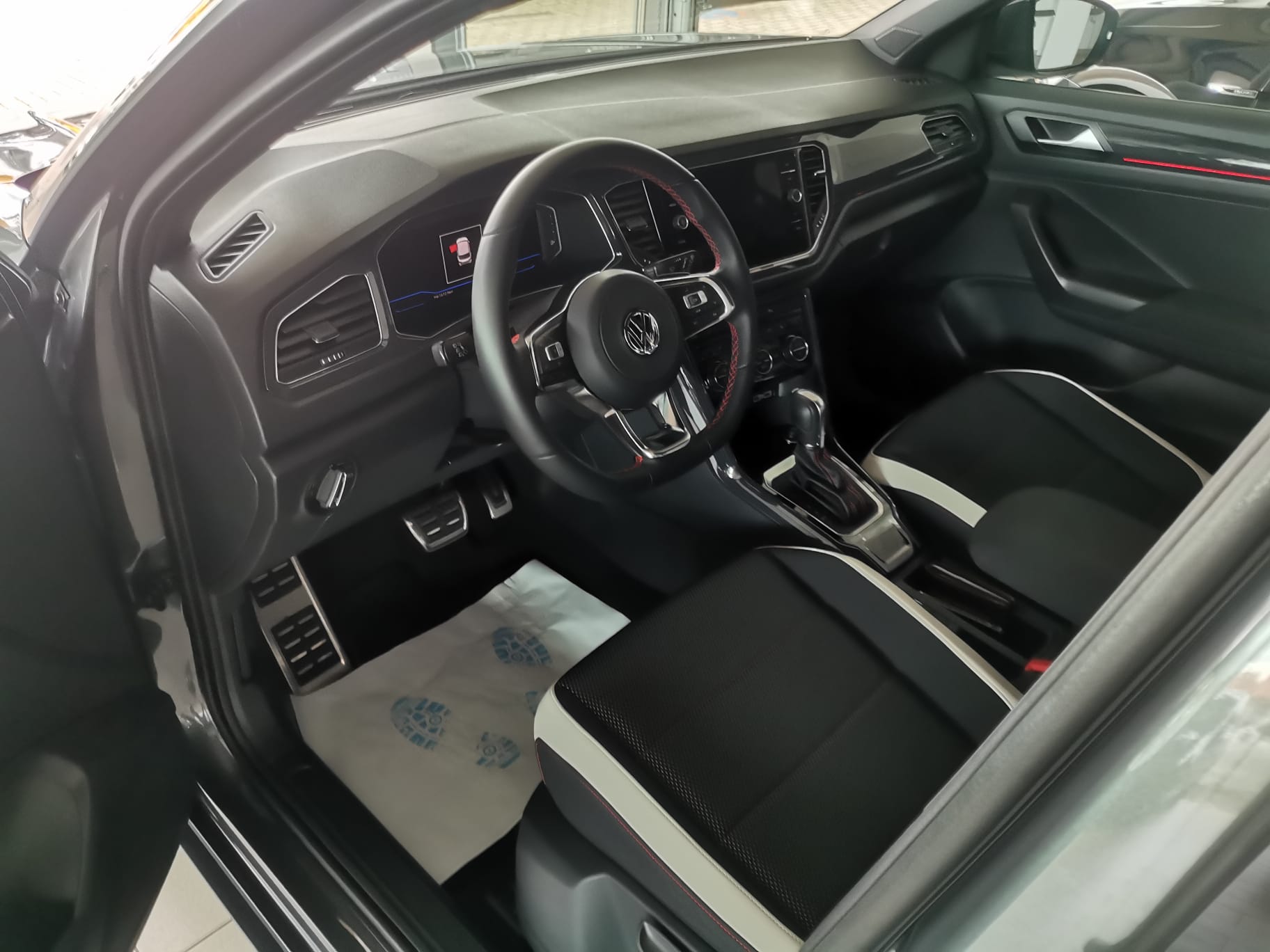 VW T-Roc 1.5 TSI ACT Sport +DSG+LED+NAVI+KLIMA+LM-image-4