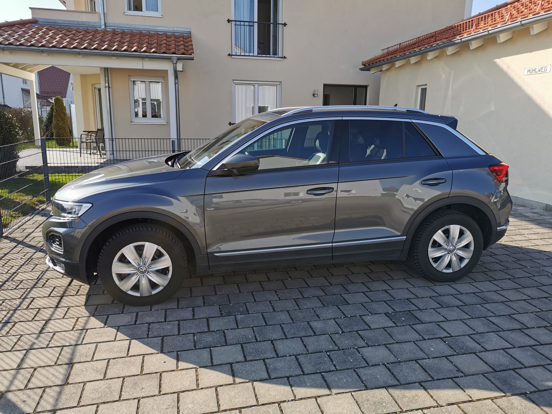 VW T-Roc 1.5 TSI ACT Sport +DSG+LED+NAVI+KLIMA+LM-image-1