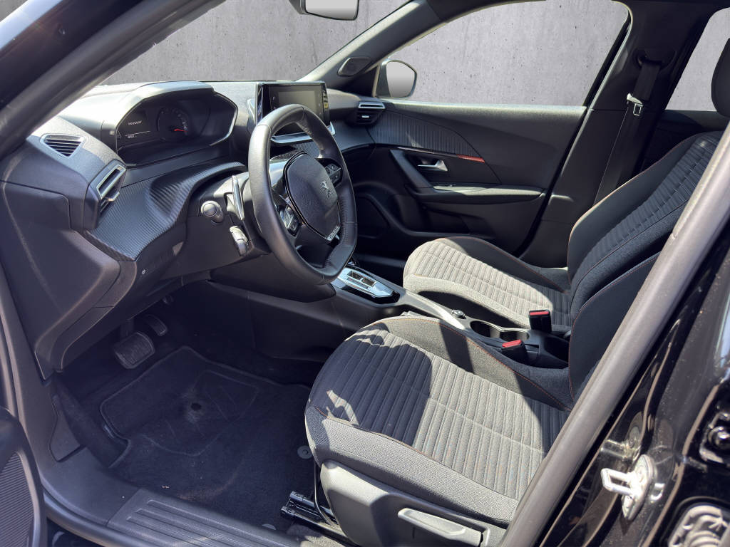 PEUGEOT 2008 1.2 130 Active Pack-image-8
