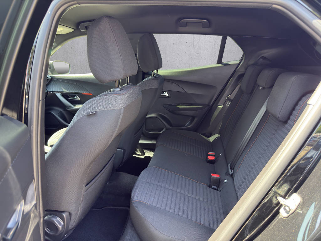 PEUGEOT 2008 1.2 130 Active Pack-image-9