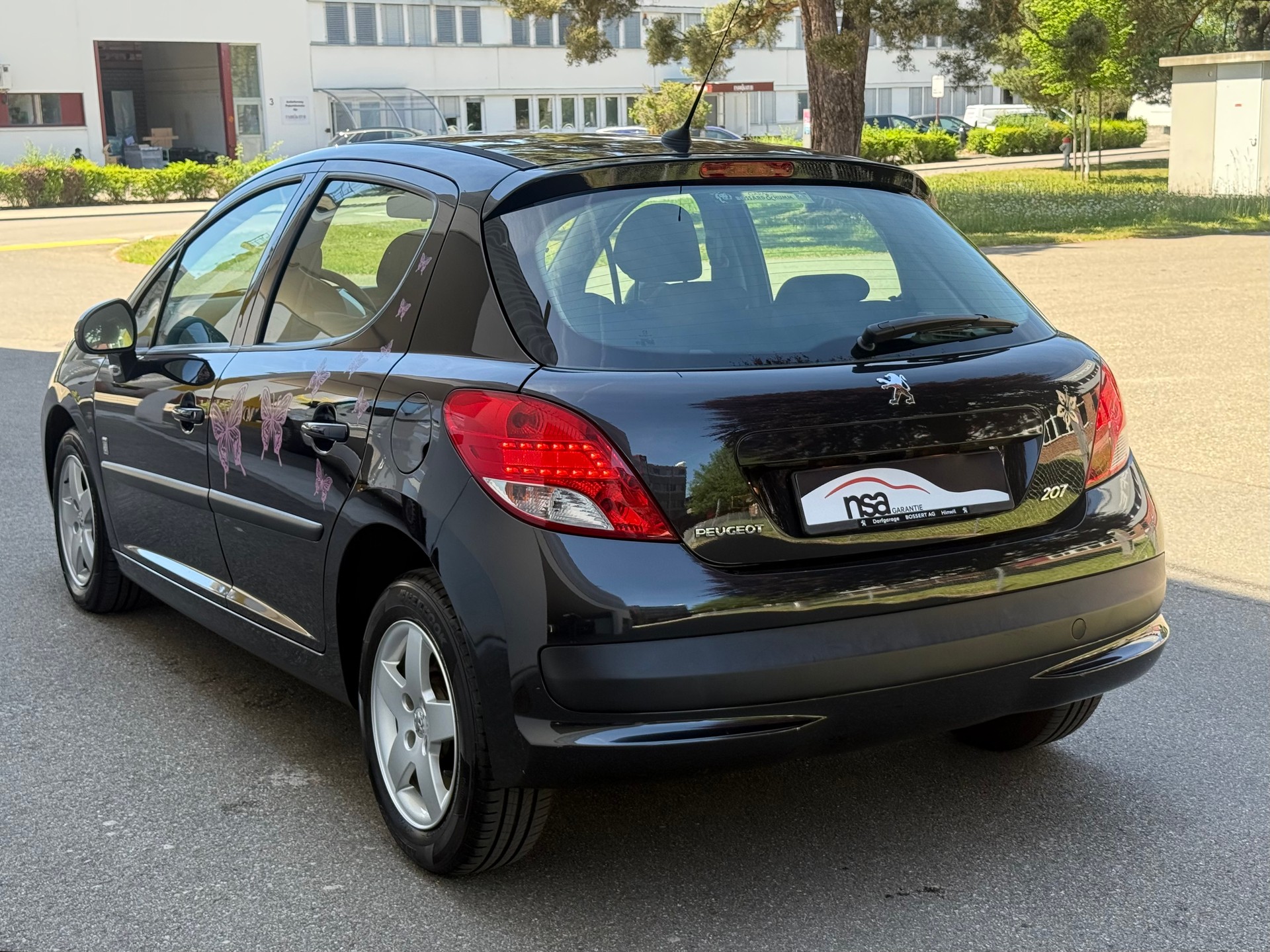 PEUGEOT 207 1.4 16V SWISS EDITION-image-3