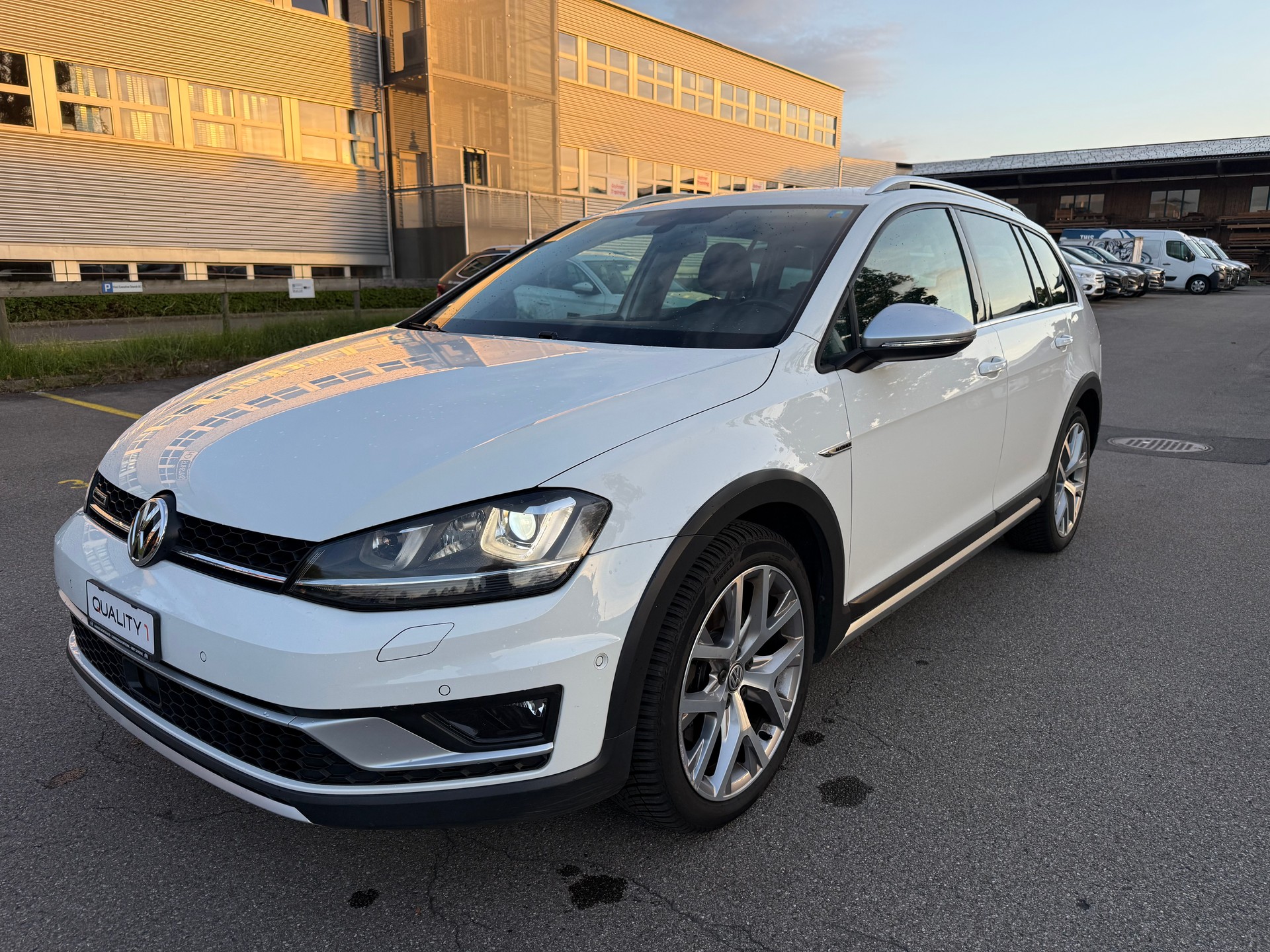 VW Golf 2.0 TDI Alltrack 4Motion-image-0
