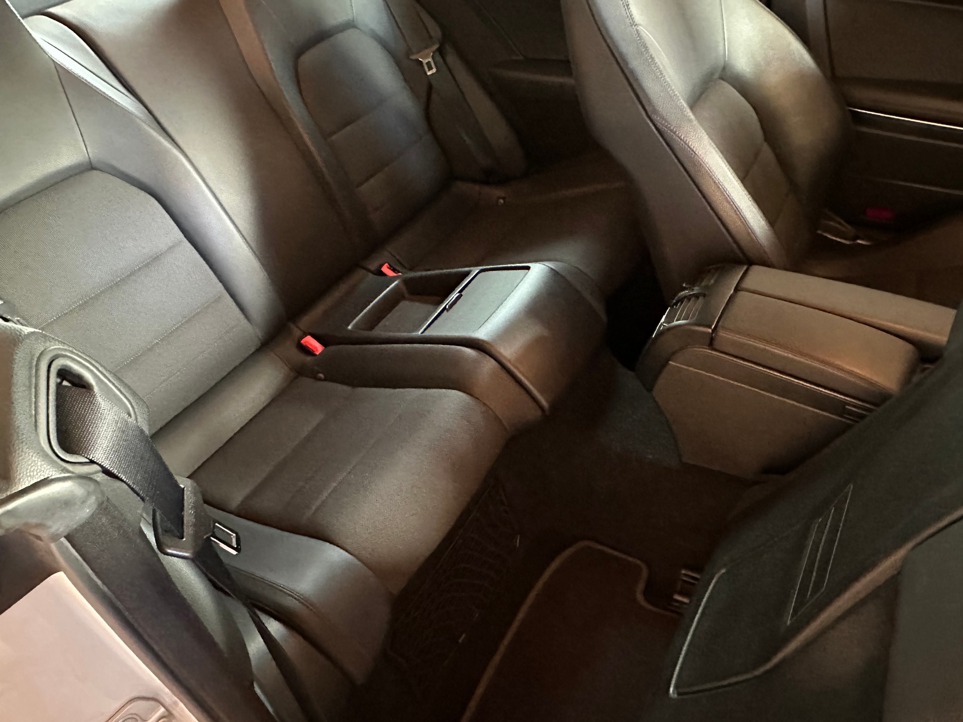MERCEDES-BENZ E 250 CGI BlueEF-image-4