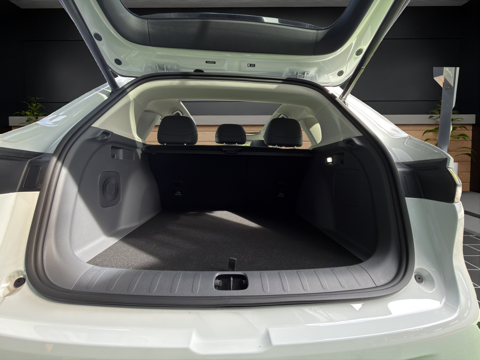 LEAPMOTOR B10 1.5 Hybrid EV-image-8
