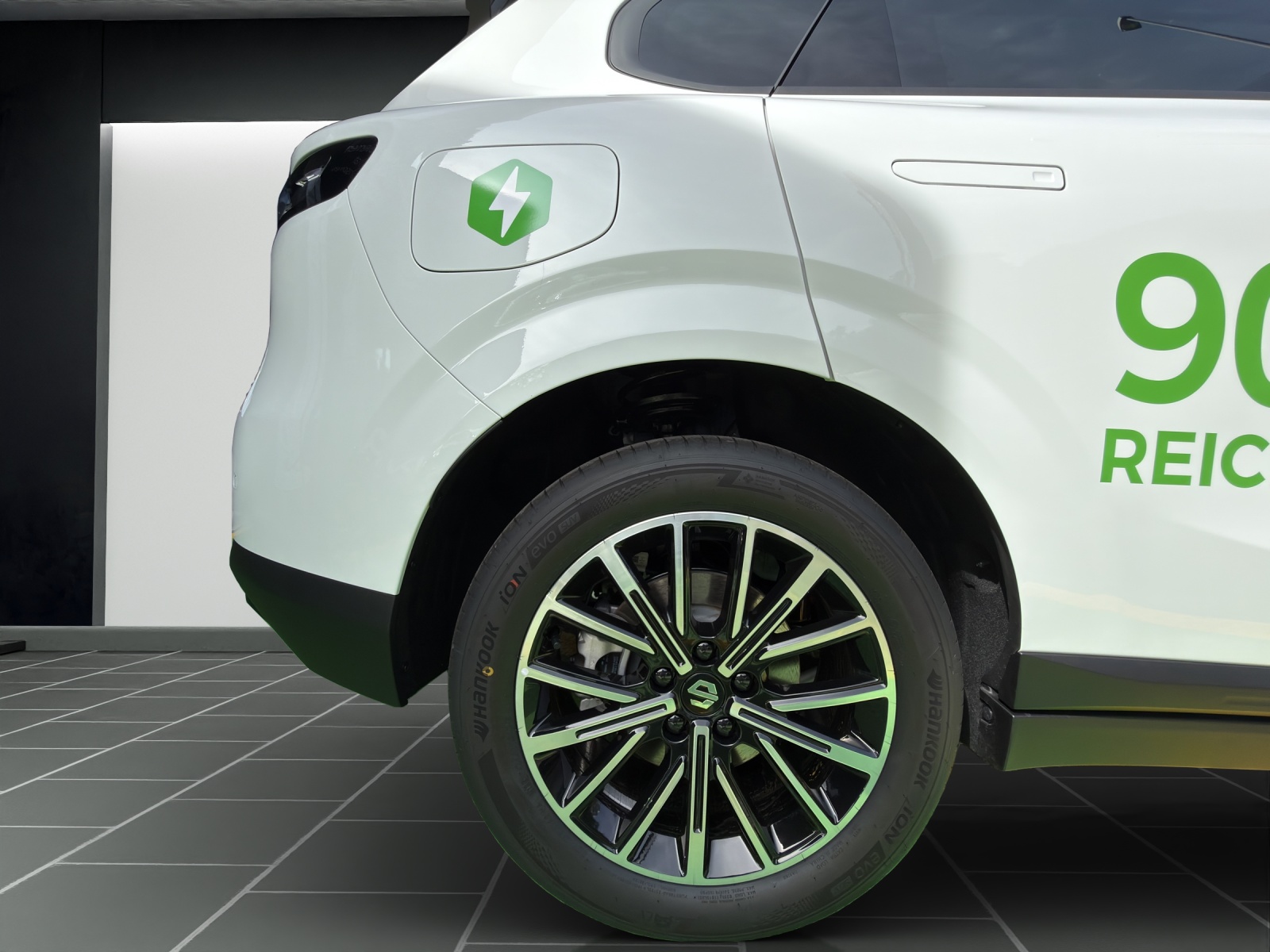 LEAPMOTOR B10 1.5 Hybrid EV-image-9