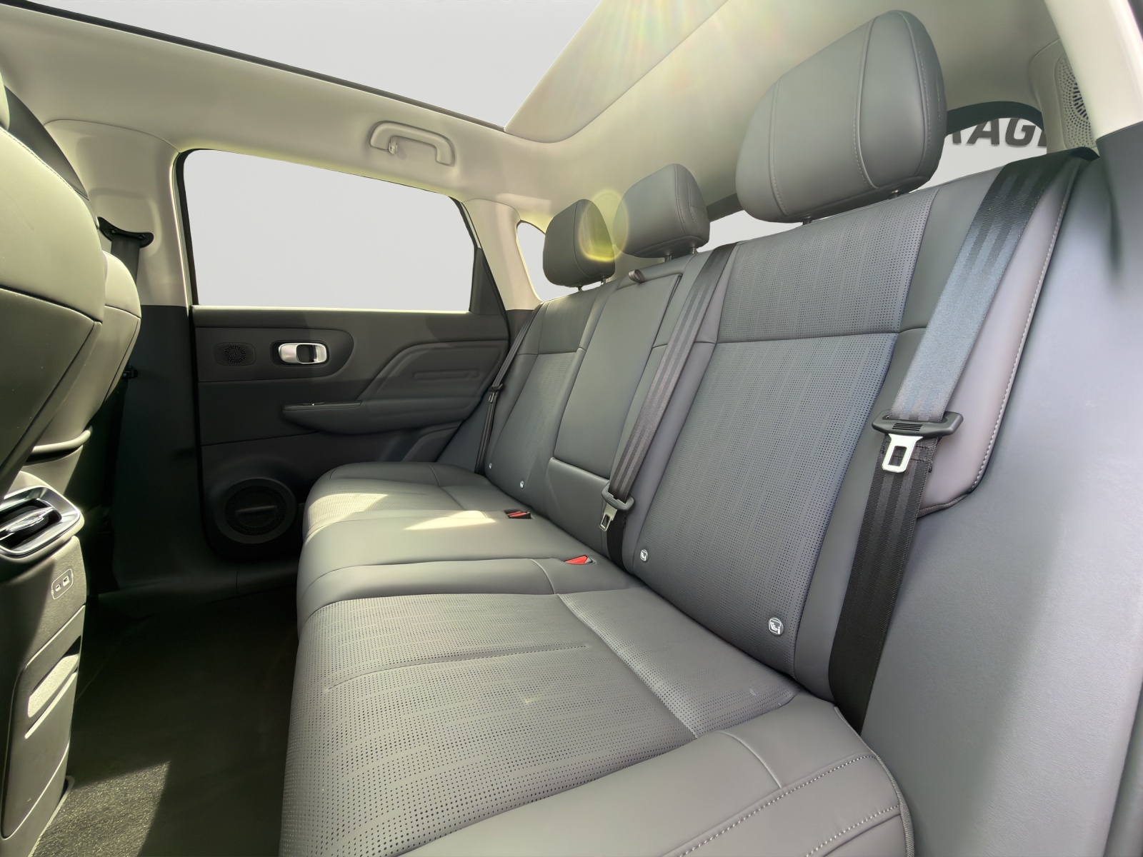 LEAPMOTOR B10 1.5 Hybrid EV-image-7