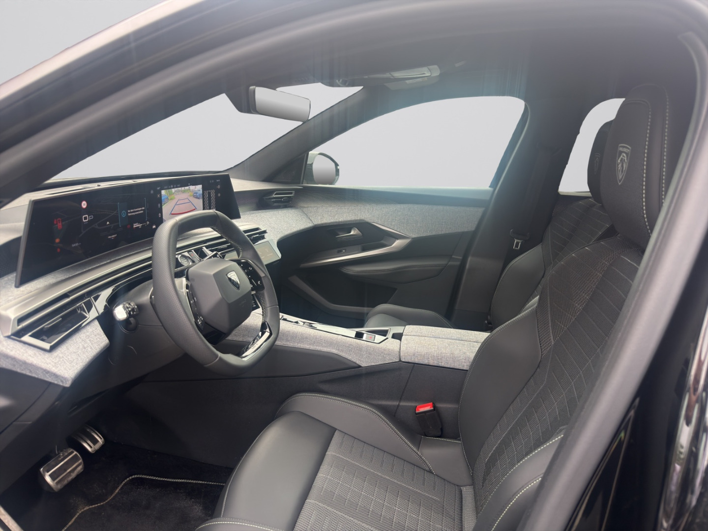 PEUGEOT 5008 1.2 Hybrid 145 GT-image-8