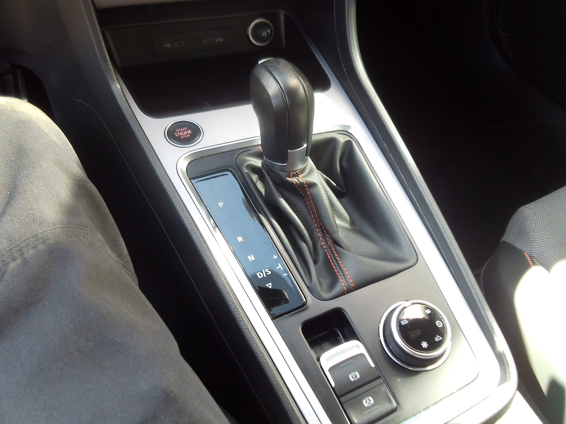 SEAT Ateca 2.0 TSI Hola FR 4Drive DSG-image-9