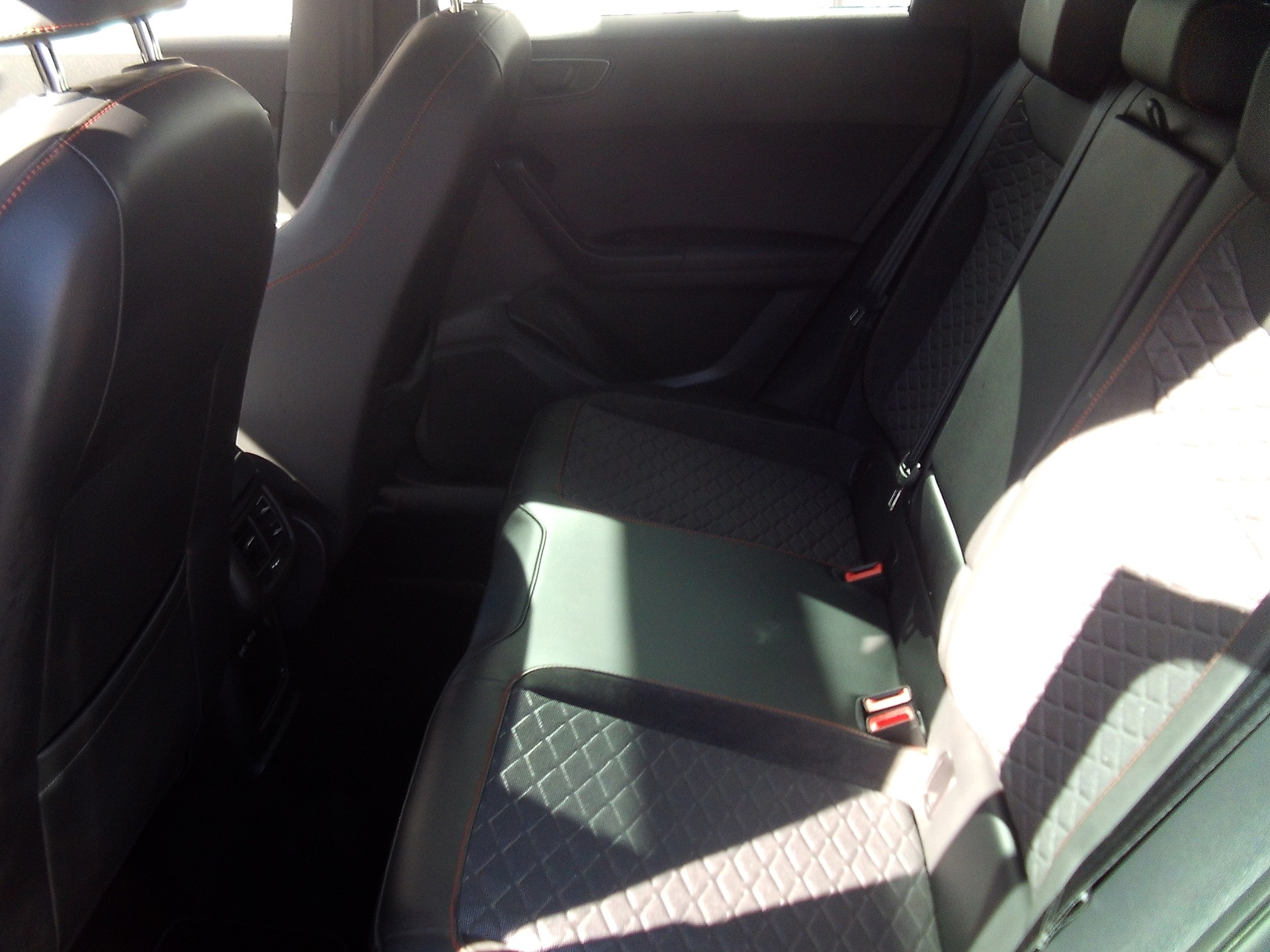 SEAT Ateca 2.0 TSI Hola FR 4Drive DSG-image-7