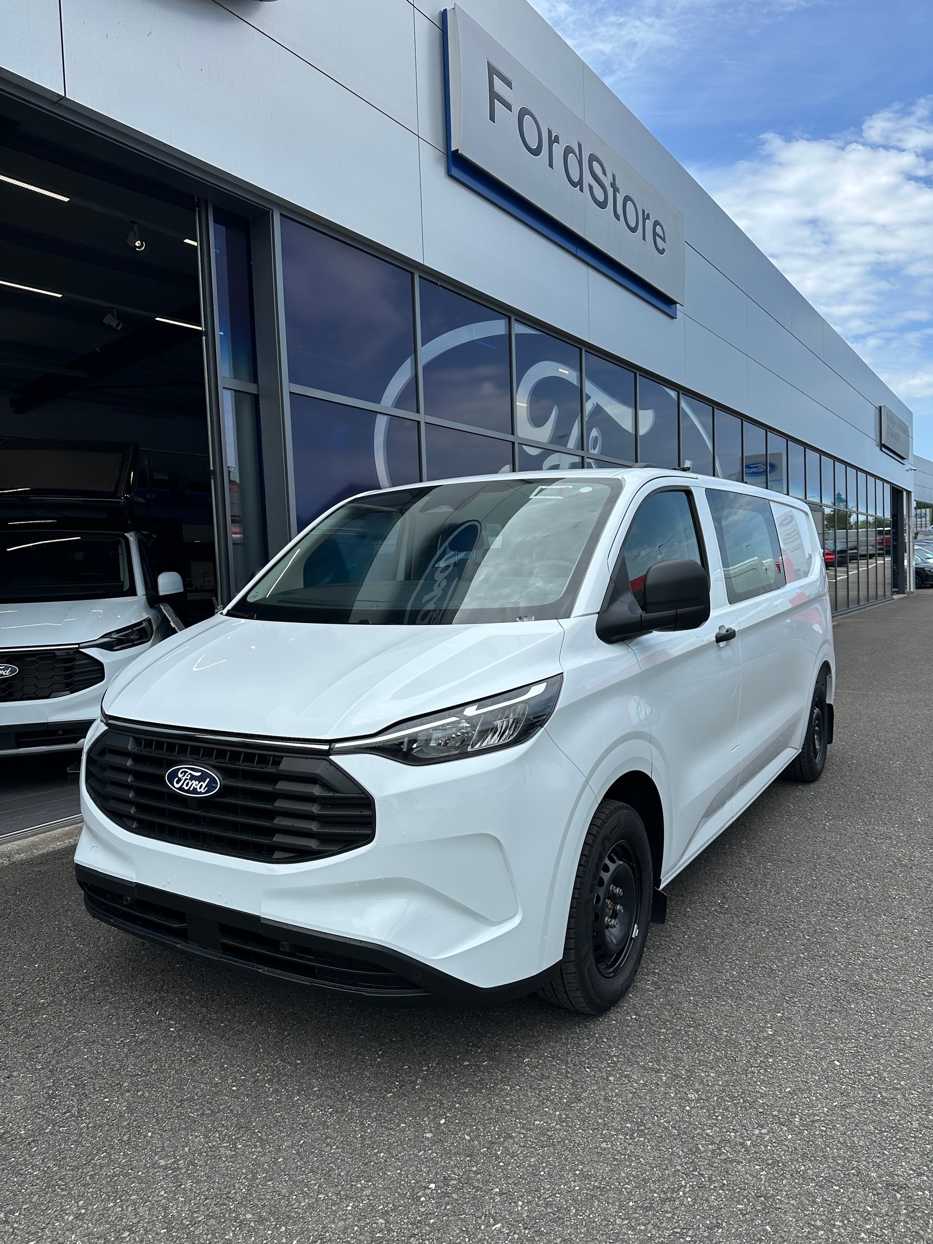 FORD Transit Custom Van 320 L2 2.5 Trend/PHEV-image-1