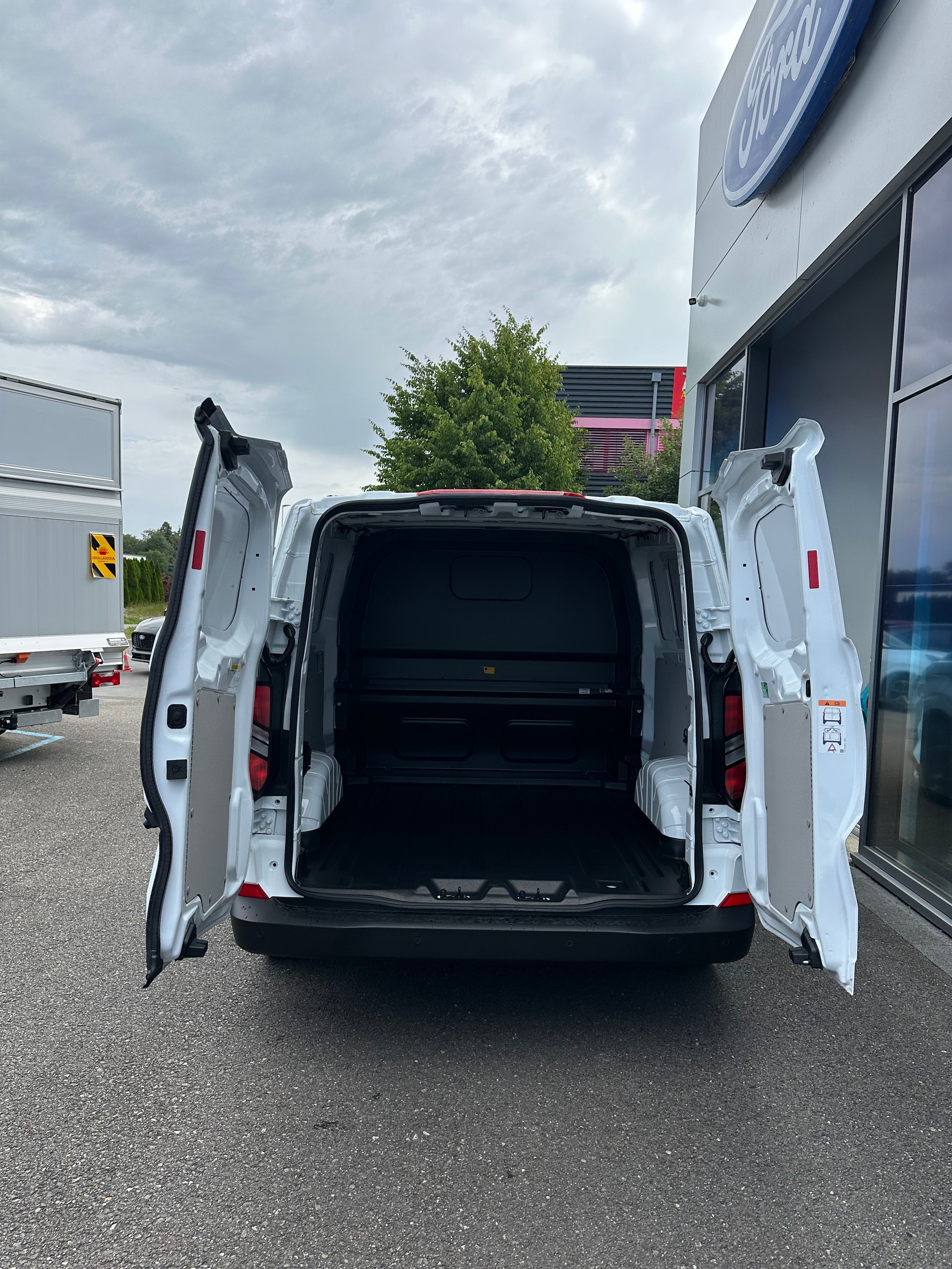 FORD Transit Custom Van 320 L2 2.5 Trend/PHEV-image-6