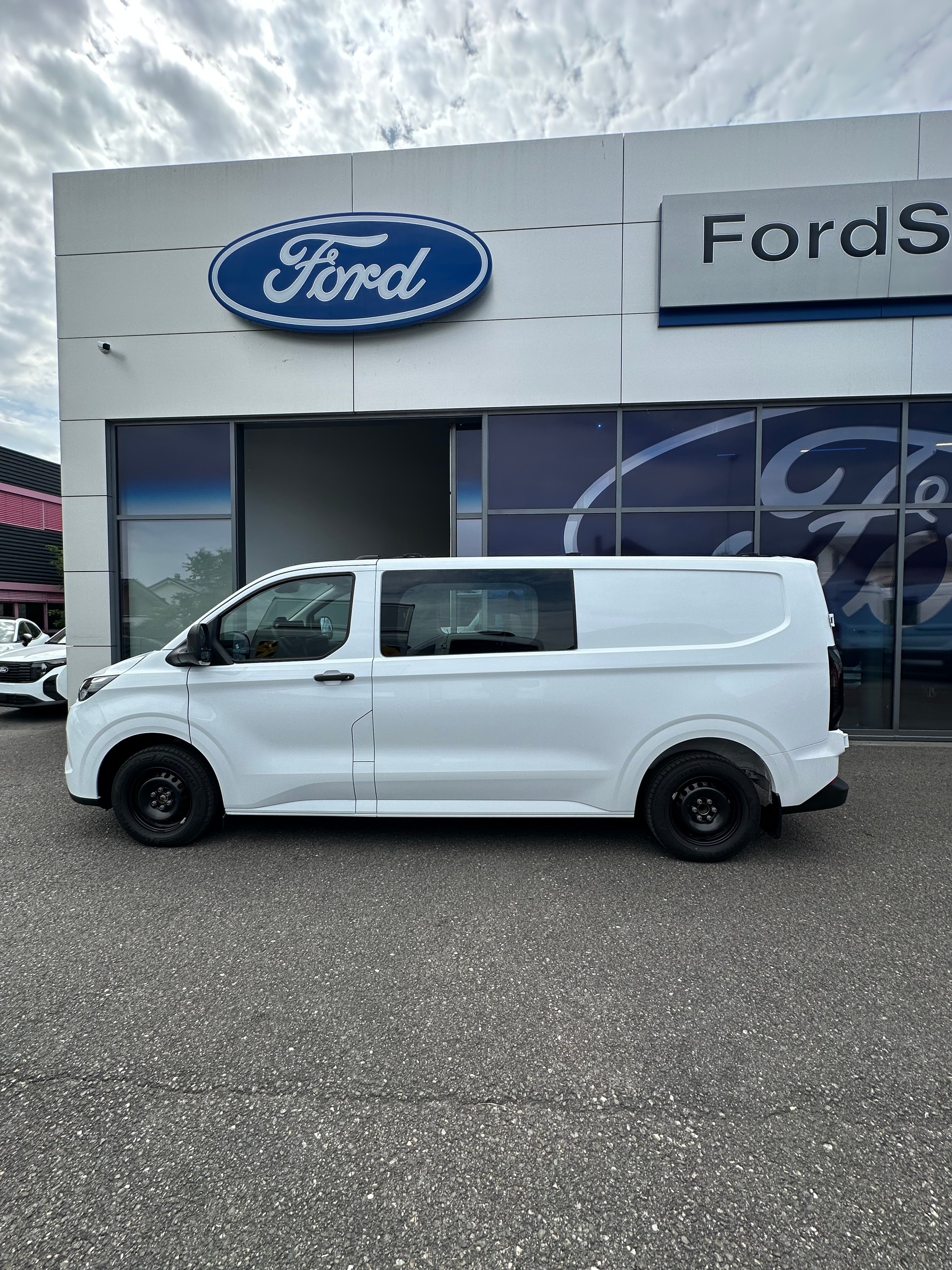 FORD Transit Custom Van 320 L2 2.5 Trend/PHEV-image-2