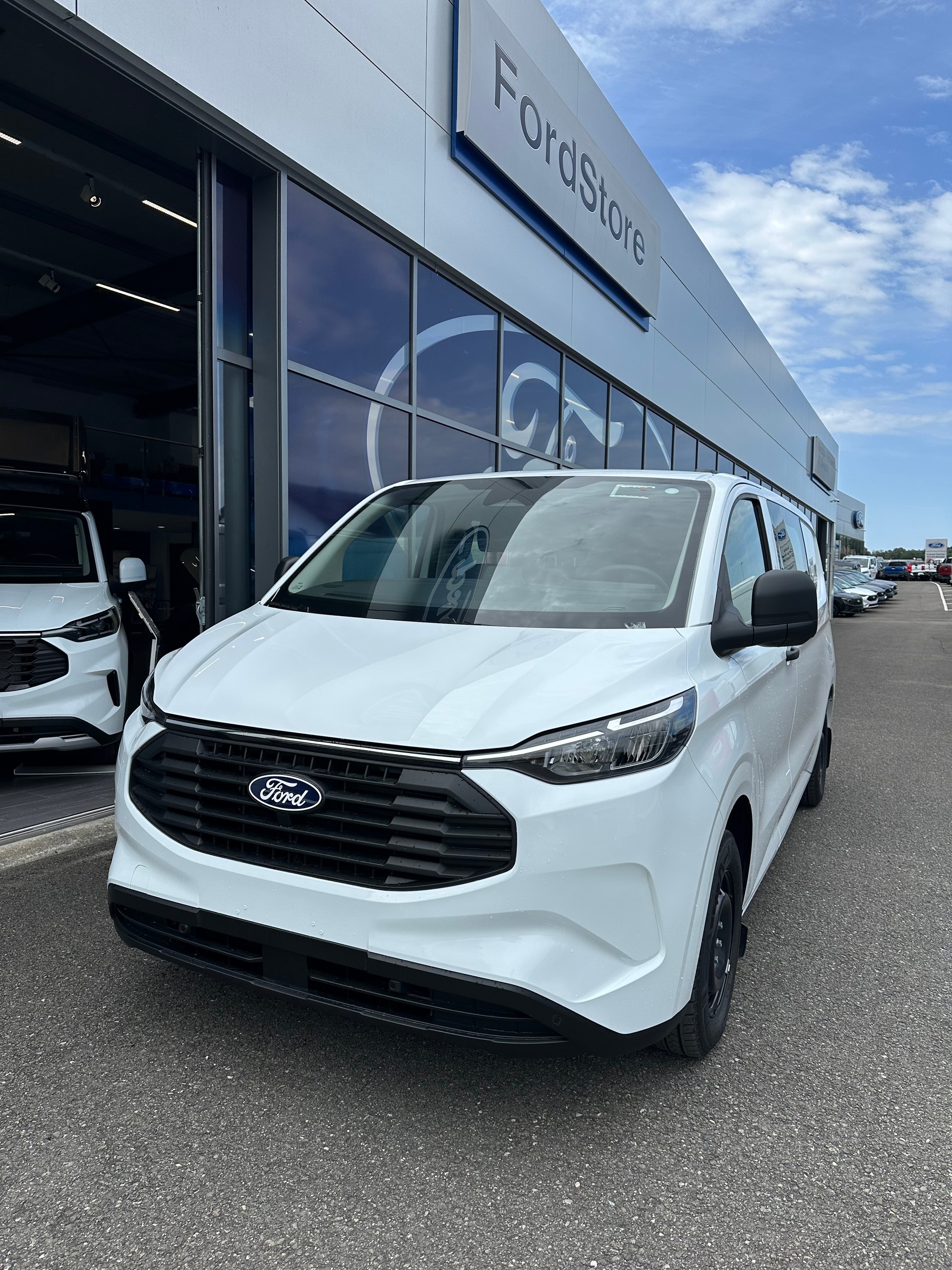 FORD Transit Custom Van 320 L2 2.5 Trend/PHEV-image-0