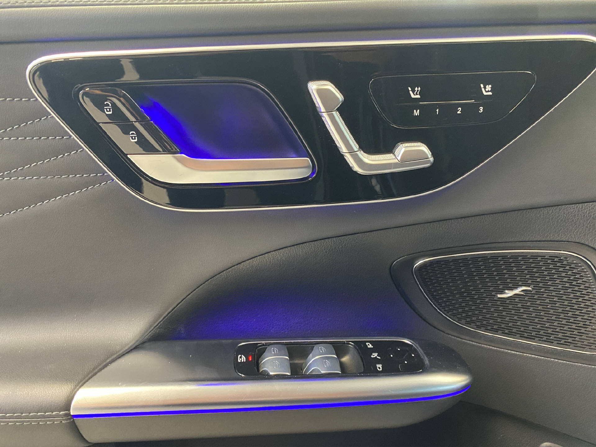 MERCEDES-BENZ C 300 AMG Line Kombi 4MATIC-image-12