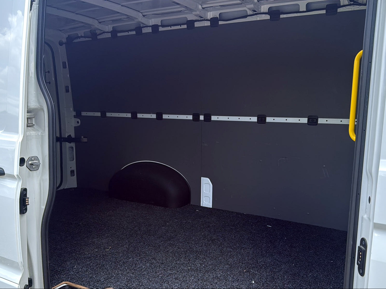VW Crafter 35 2.0 TDI L3 HD-image-11