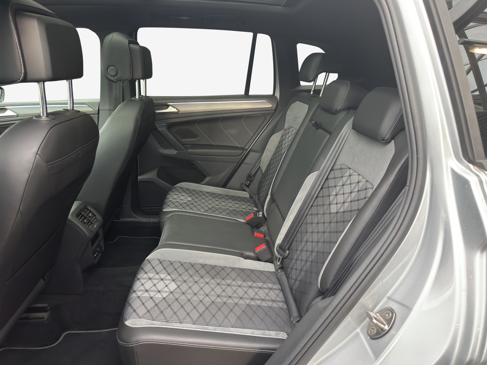 VW Tiguan 2.0TSI R-Line 4Motion DSG-image-11
