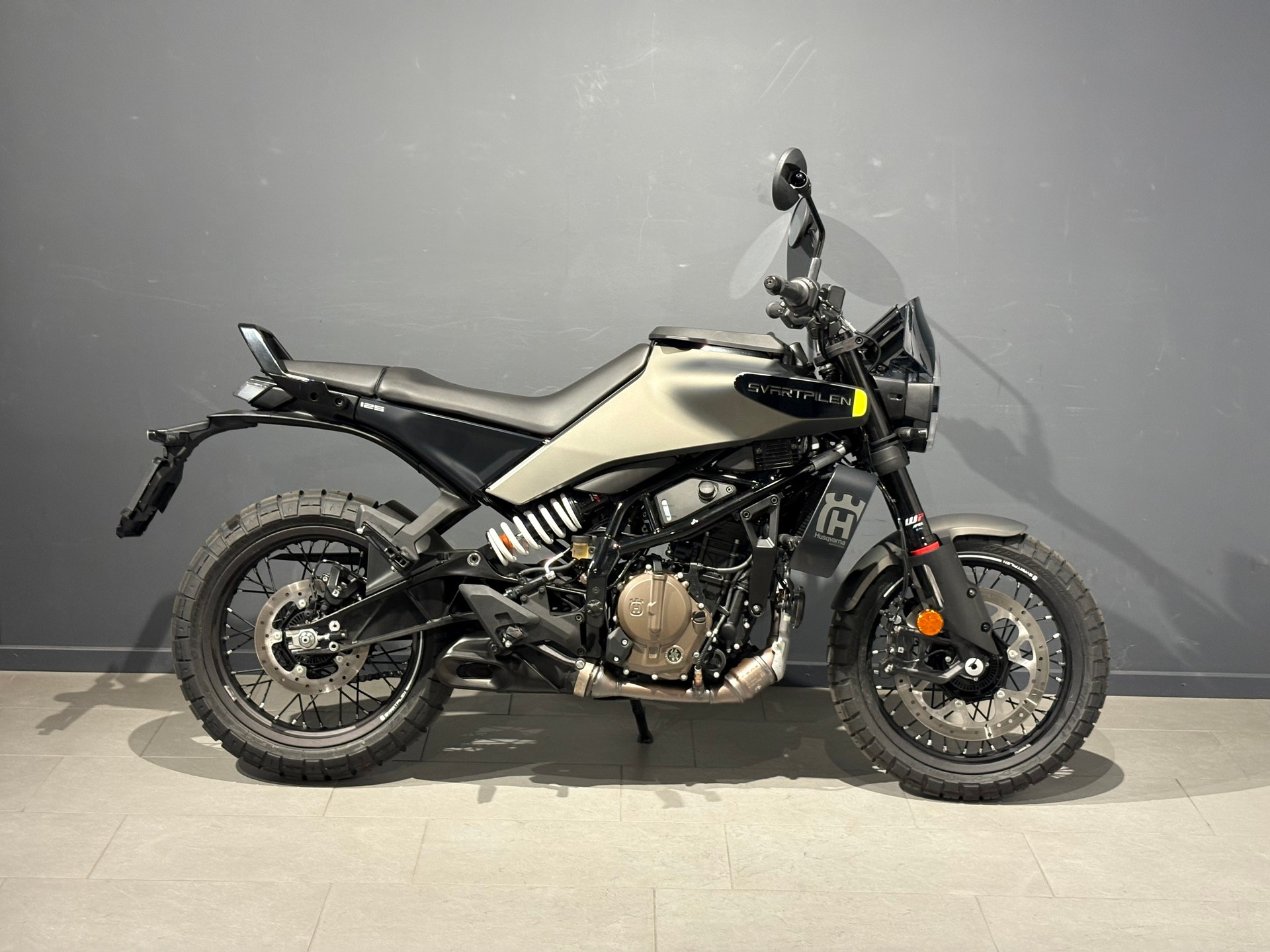 HUSQVARNA Svartpilen 125