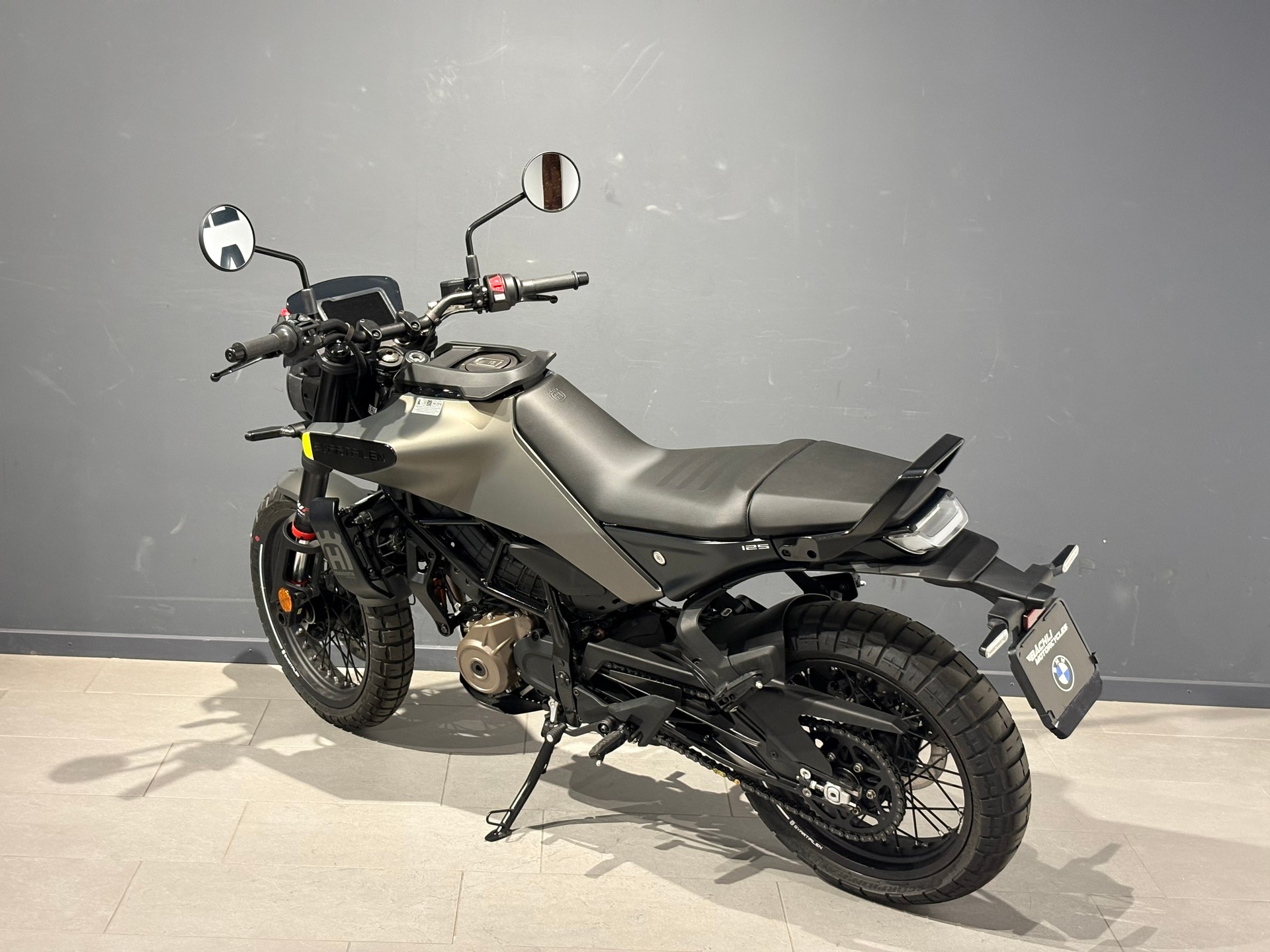 HUSQVARNA Svartpilen 125-image-4