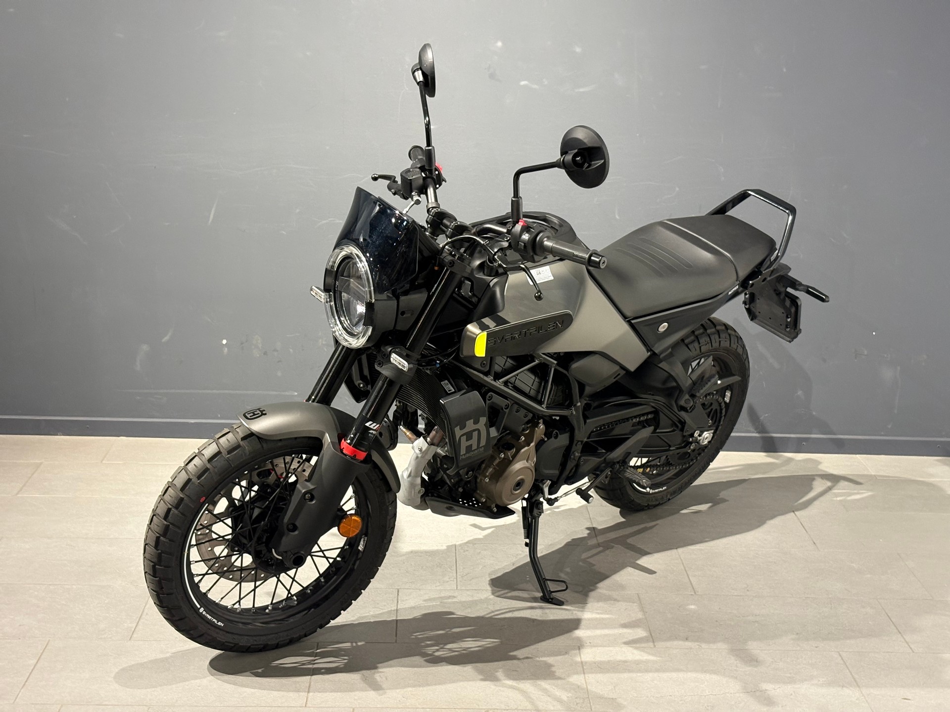HUSQVARNA Svartpilen 125-showroom-element-2