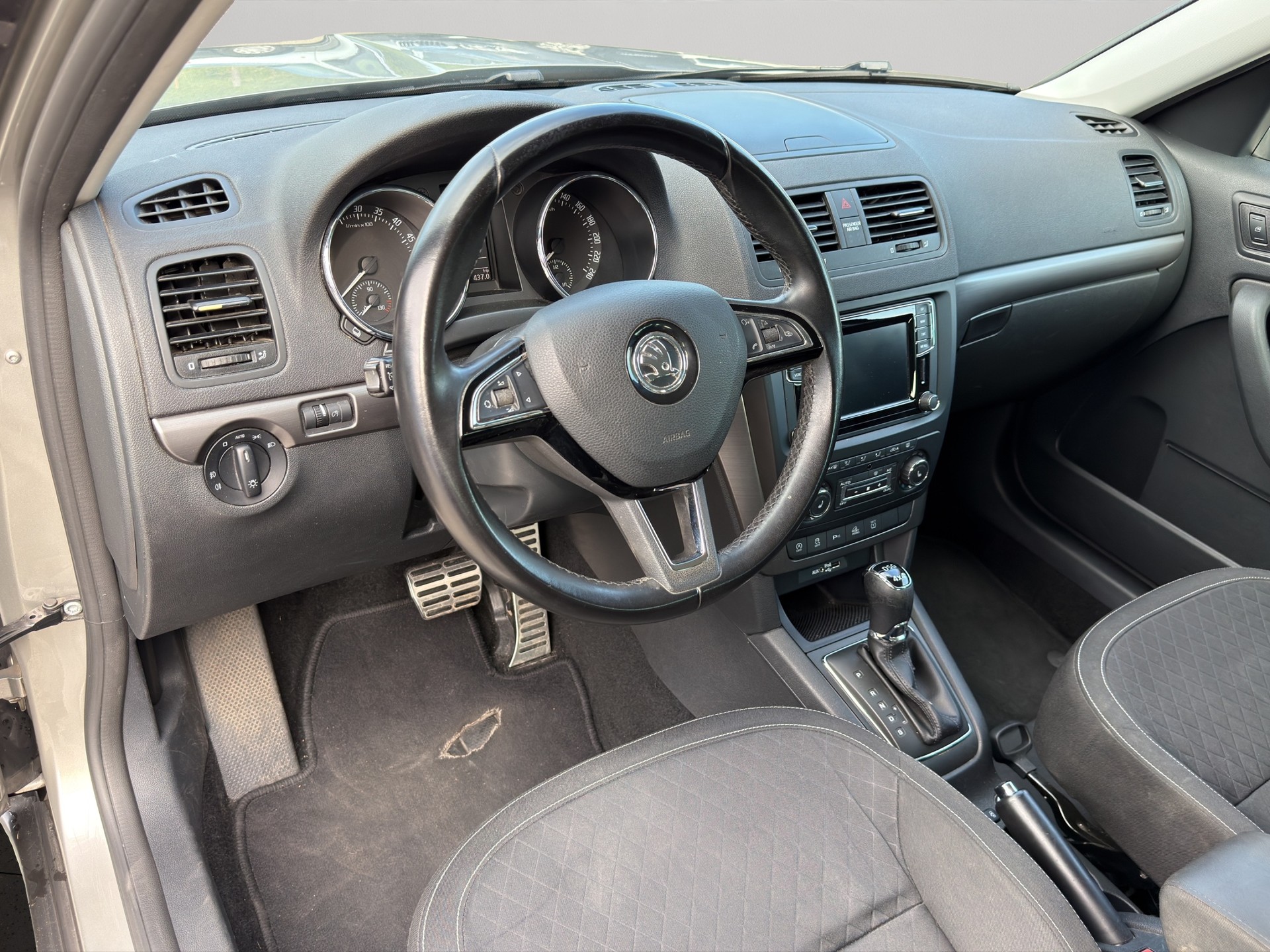 SKODA Yeti 2.0 TDI Swiss Line 25 4x4 DSG-image-6