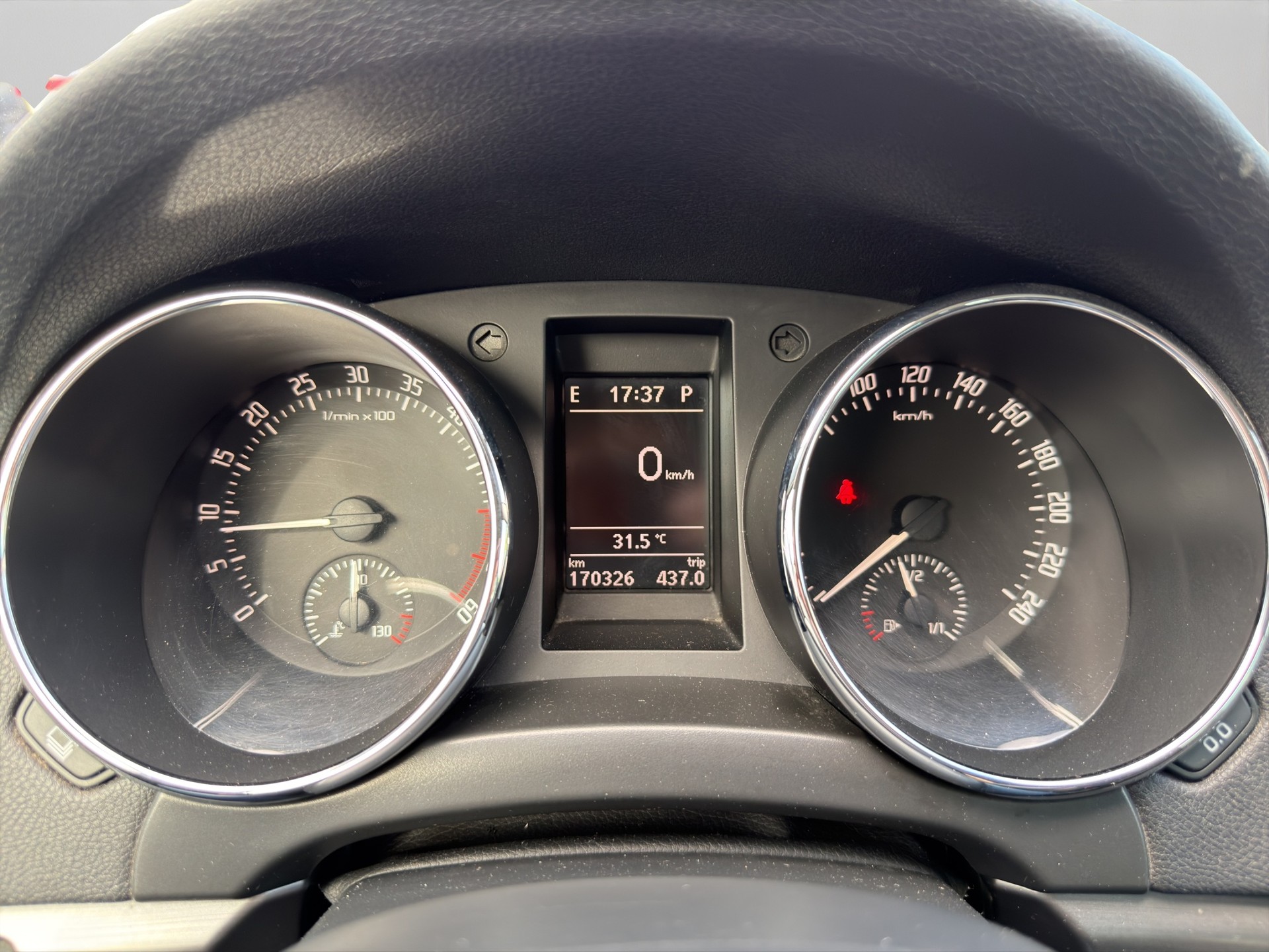 SKODA Yeti 2.0 TDI Swiss Line 25 4x4 DSG-image-17