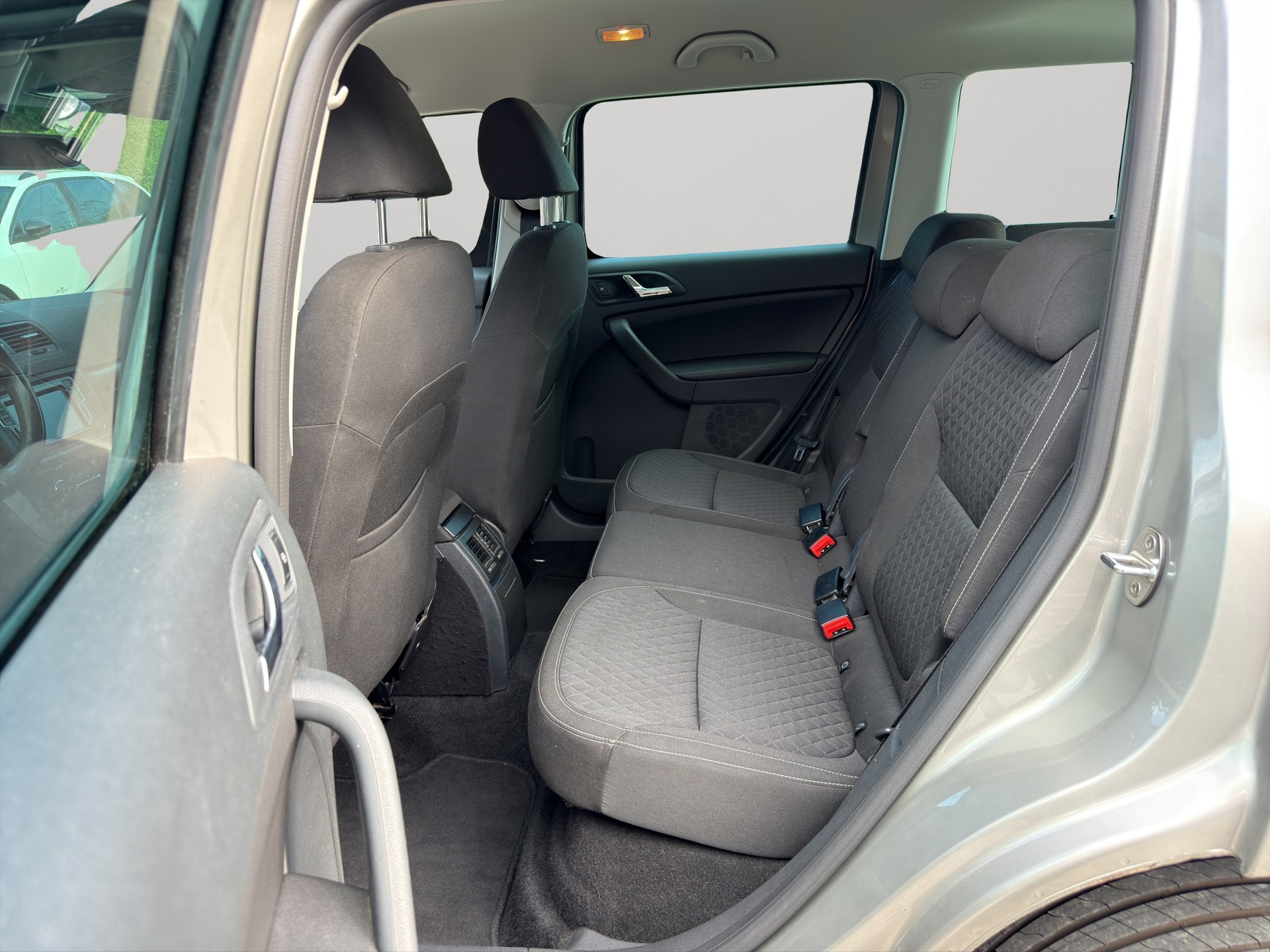 SKODA Yeti 2.0 TDI Swiss Line 25 4x4 DSG-image-8