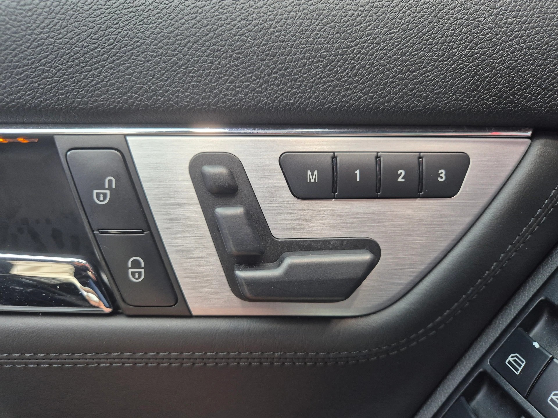 MERCEDES-BENZ C 63 AMG Avantgarde 7G-Tronic-image-20