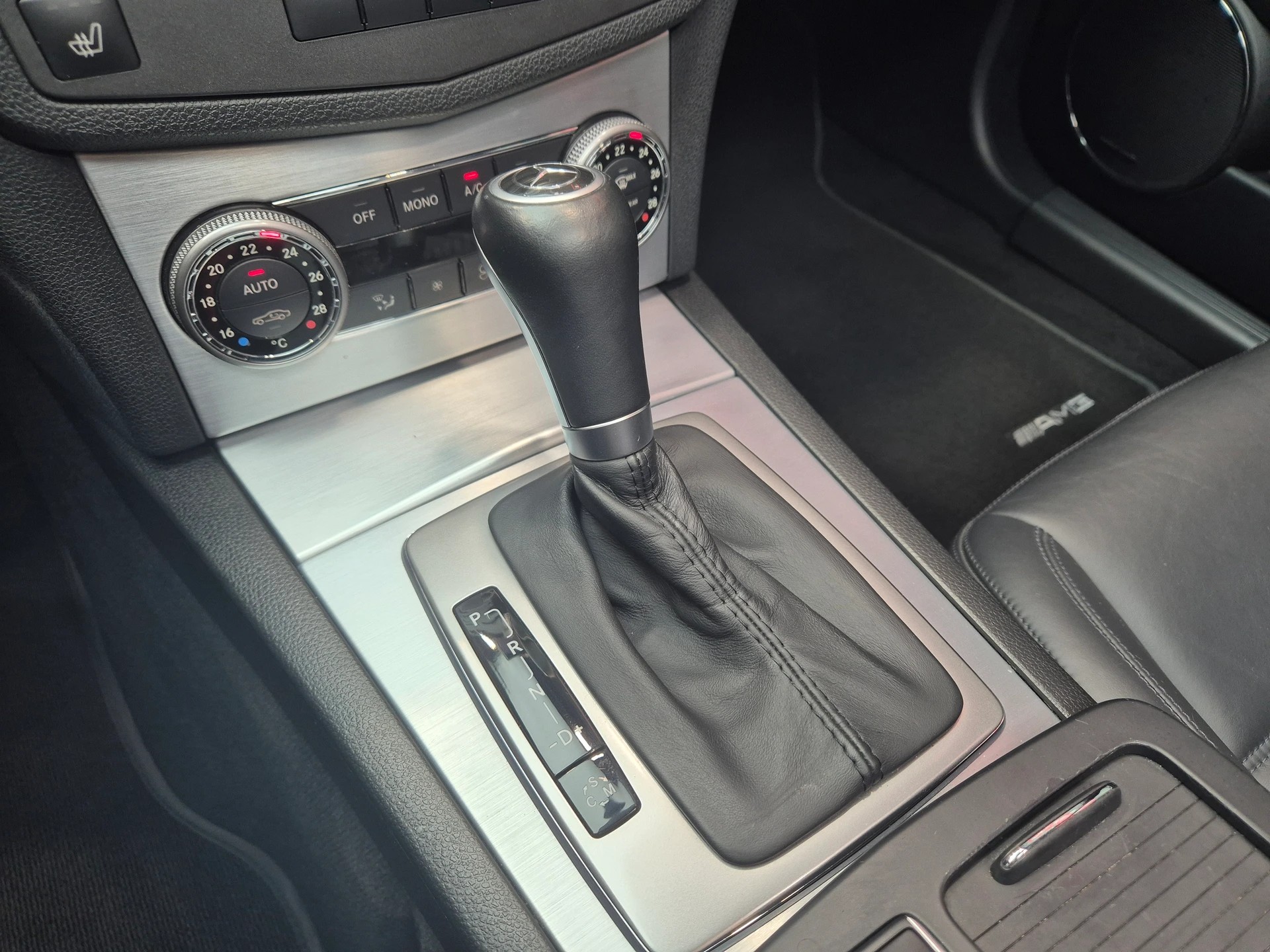 MERCEDES-BENZ C 63 AMG Avantgarde 7G-Tronic-image-25