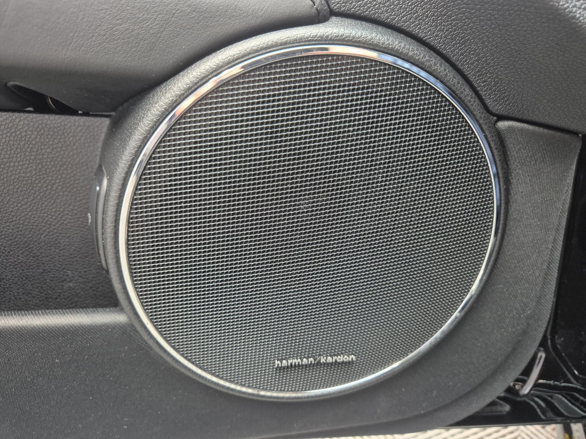 MERCEDES-BENZ C 63 AMG Avantgarde 7G-Tronic-image-19