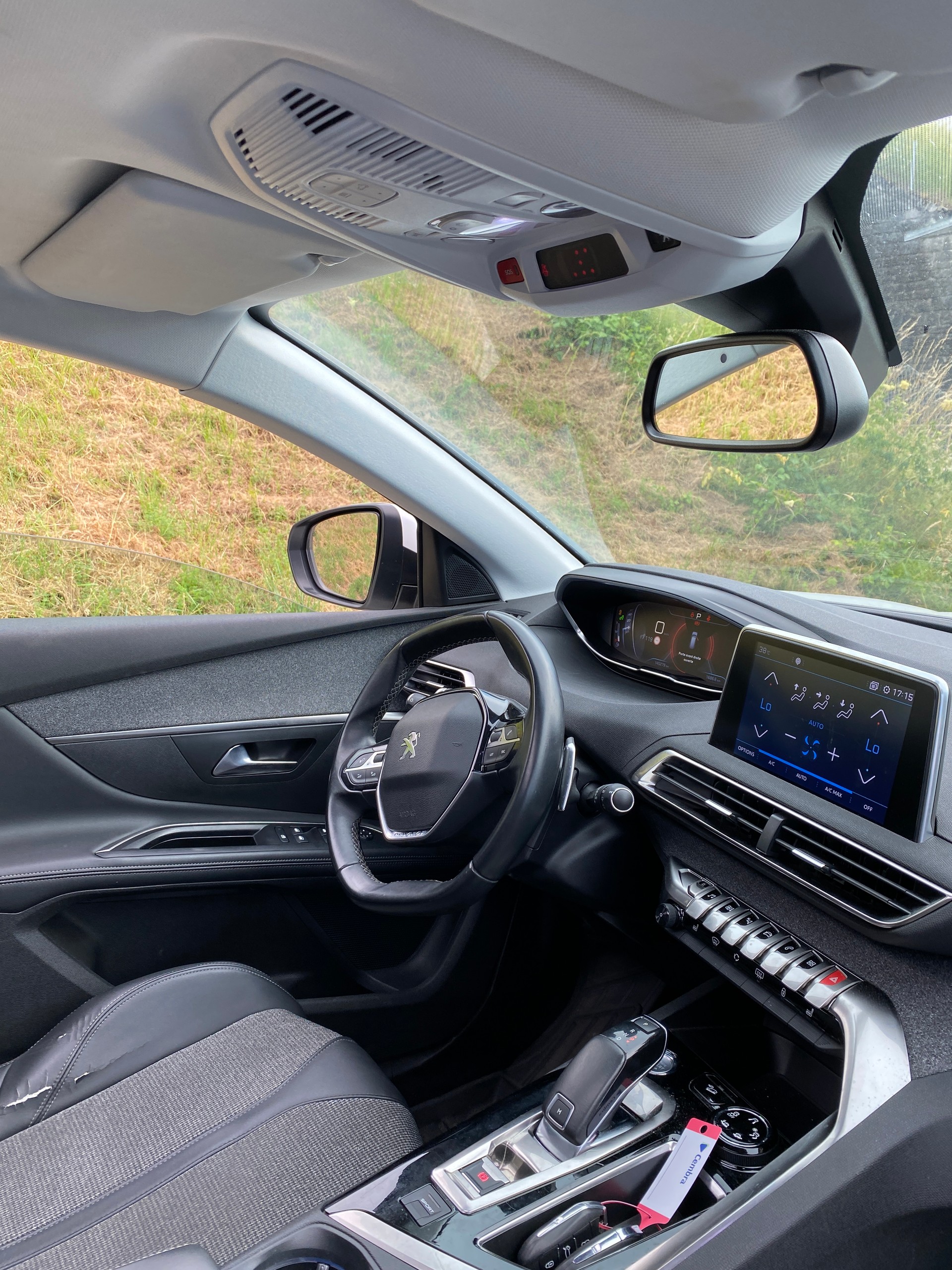 PEUGEOT 5008 1.2 Pure Tech Allure EAT8-image-8