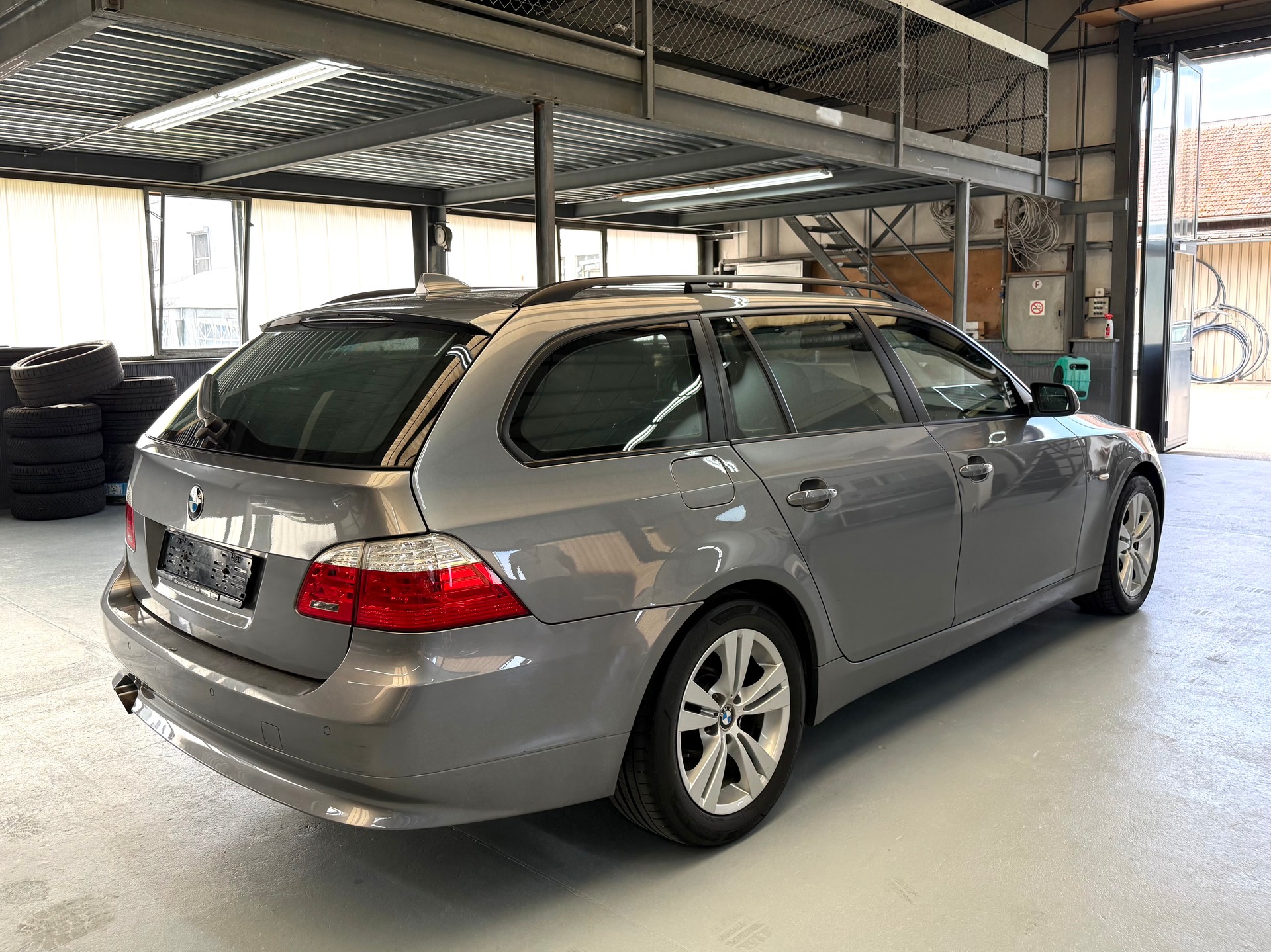 BMW 525xd Touring Steptronic Facelift (Edition)-image-3