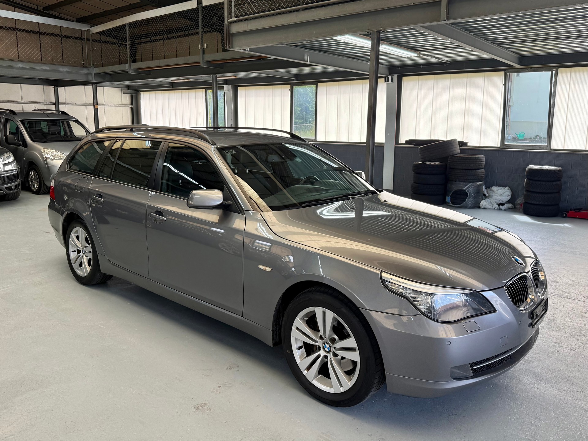 BMW 525xd Touring Steptronic Facelift (Edition)-image-1