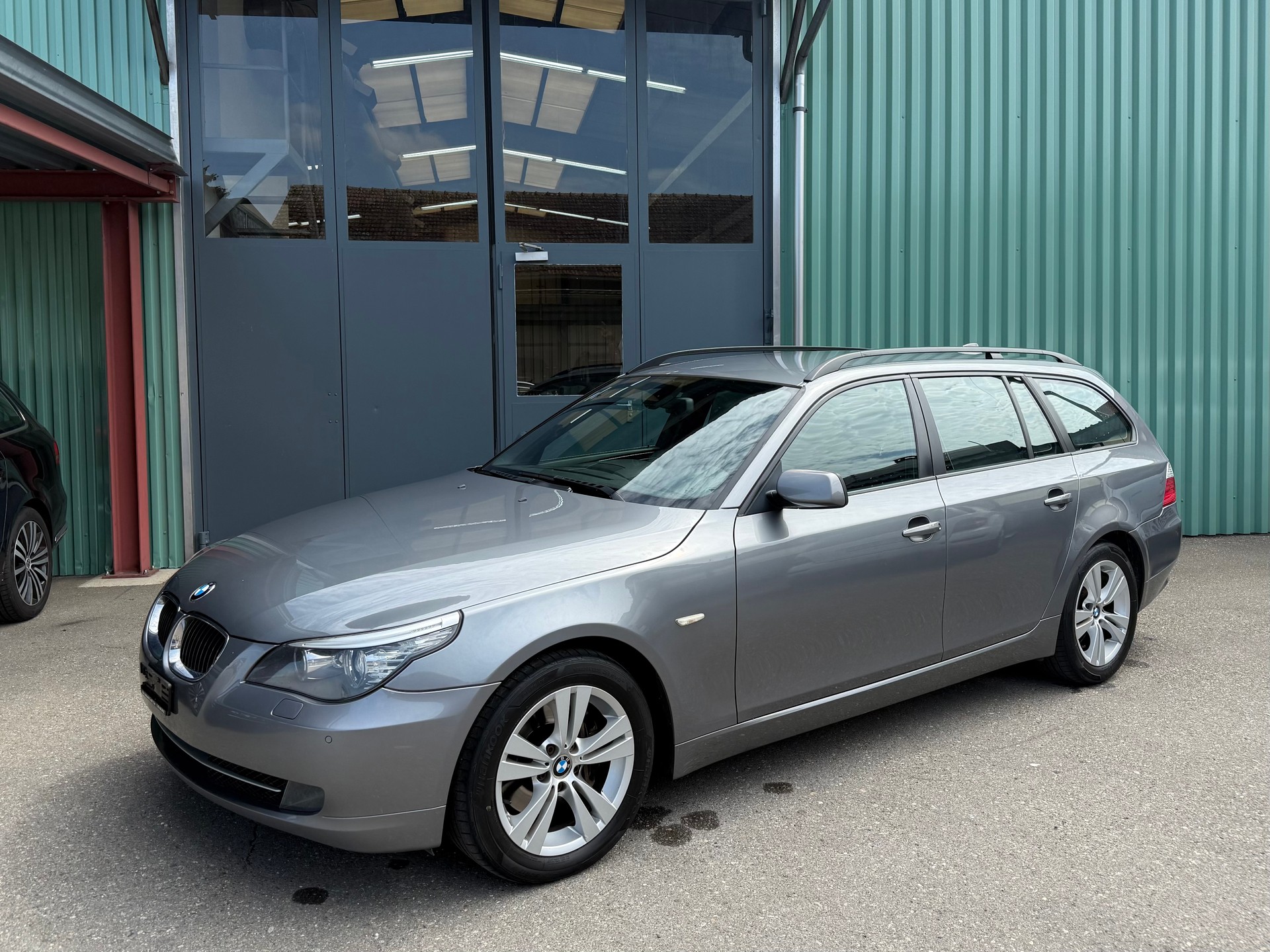 BMW 525xd Touring Steptronic Facelift (Edition)-image-0