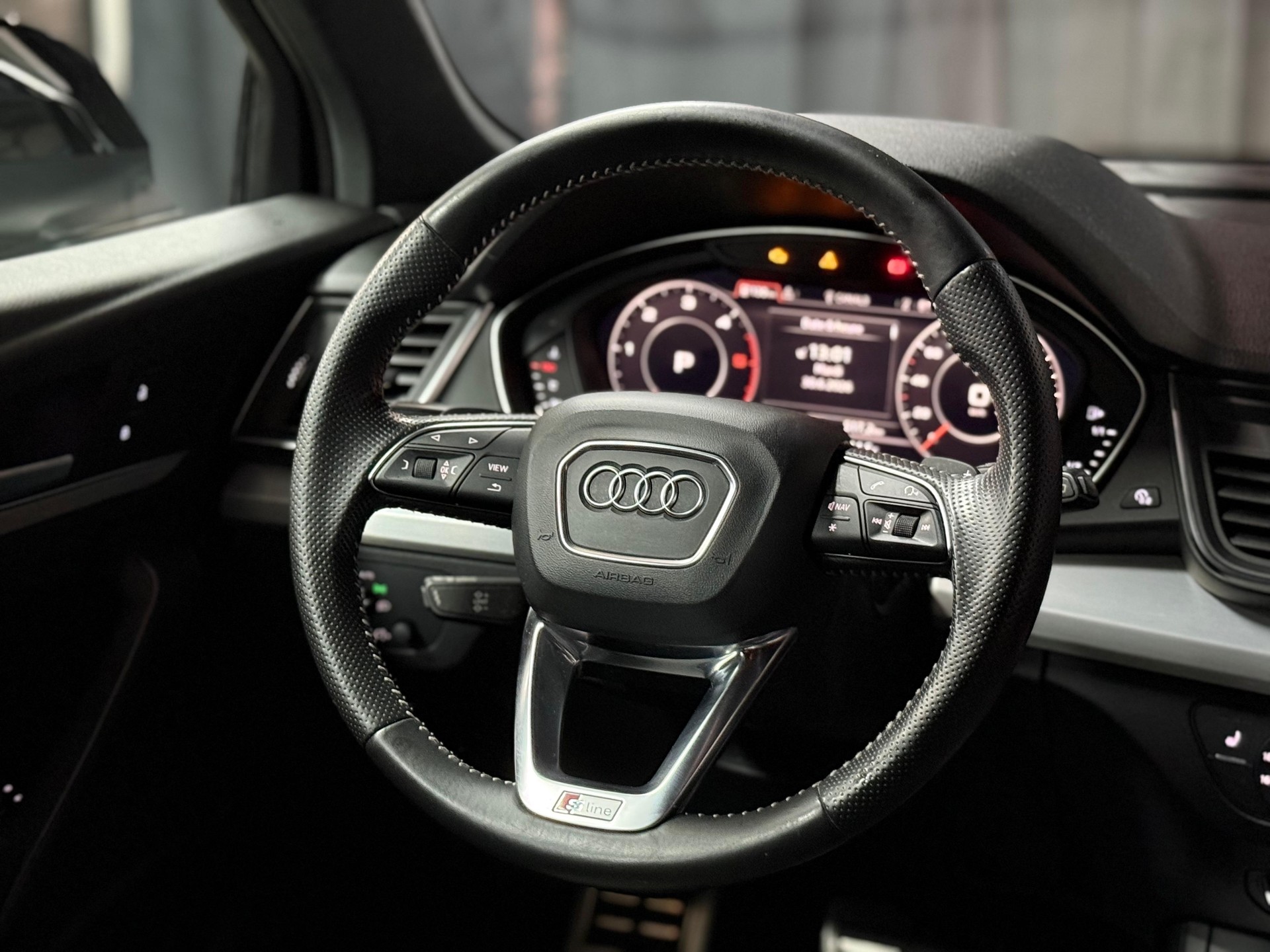AUDI Q5 2.0 TDI S-Line sport quattro S-tronic-image-9