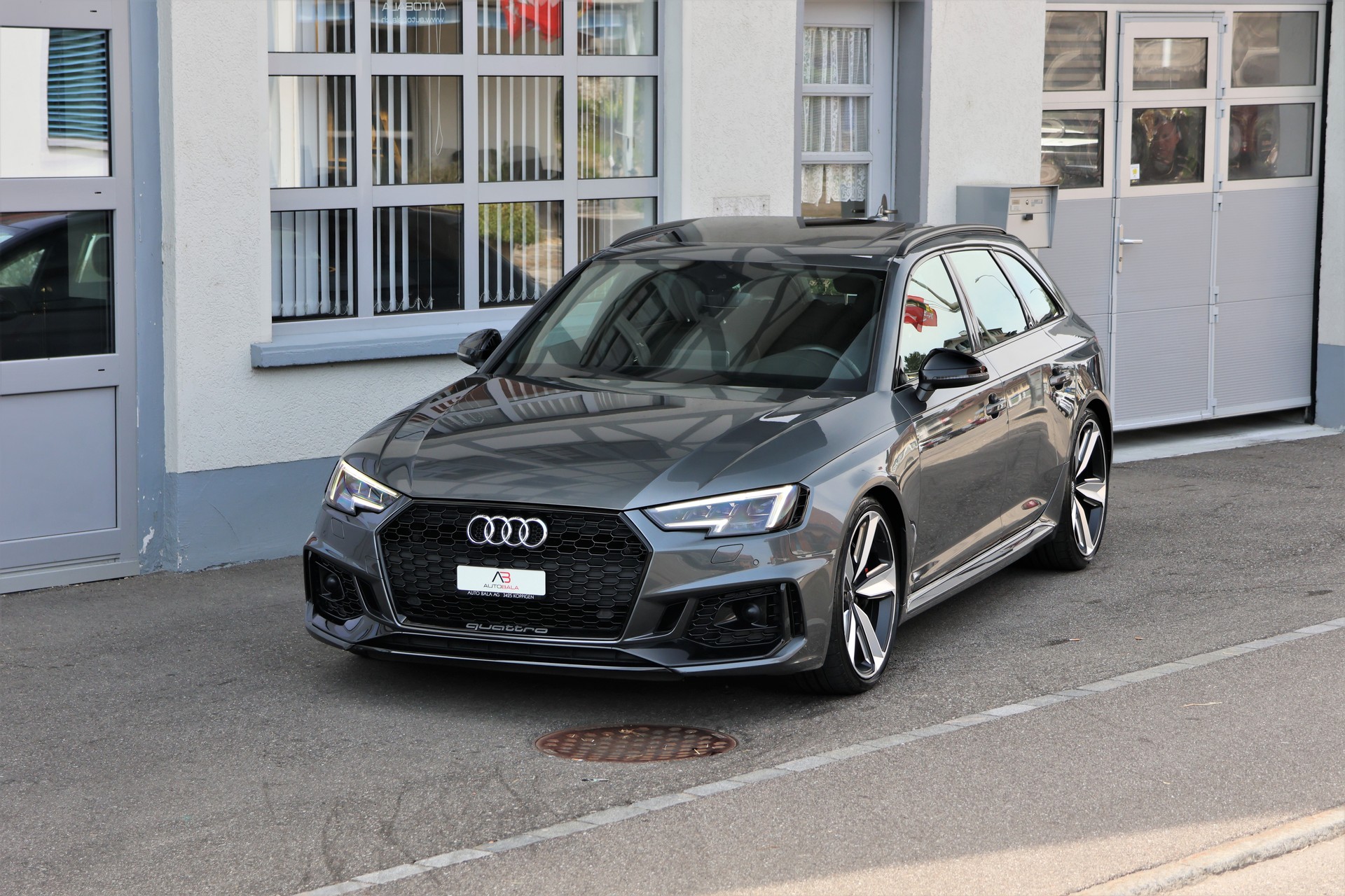 AUDI RS4 Avant 2.9 TFSI quattro tiptronic (CH) + 1.9T-image-0
