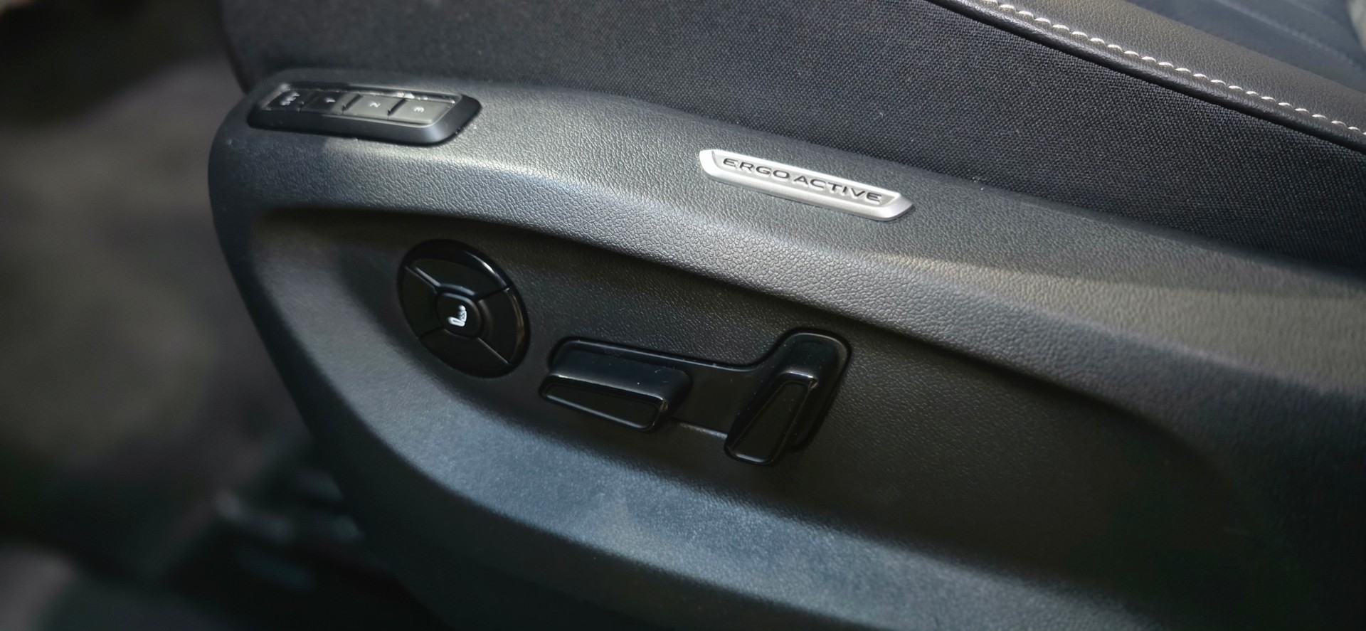 VW Tiguan 2.0 TDI SCR R-Line 4Motion DSG *360°Kamera*ACC/LaneAssist*Sitz-Lenkradheizung*Massagefunktion*Pamoramadach*-image-23