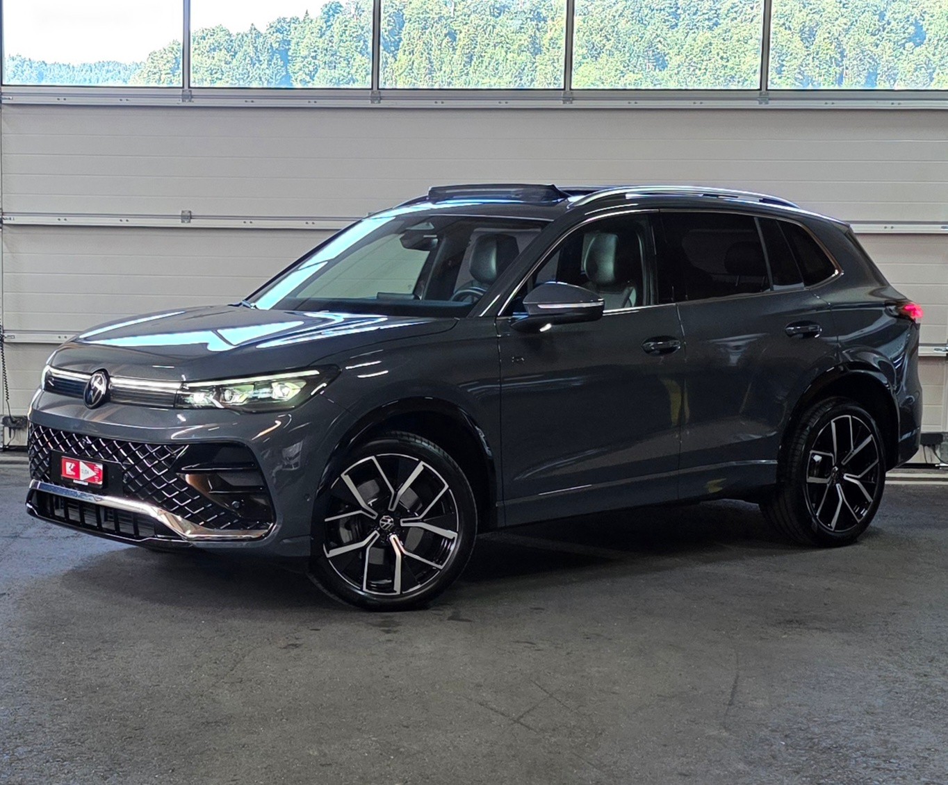 VW Tiguan 2.0 TDI SCR R-Line 4Motion DSG *360°Kamera*ACC/LaneAssist*Sitz-Lenkradheizung*Massagefunktion*Pamoramadach*-image-0
