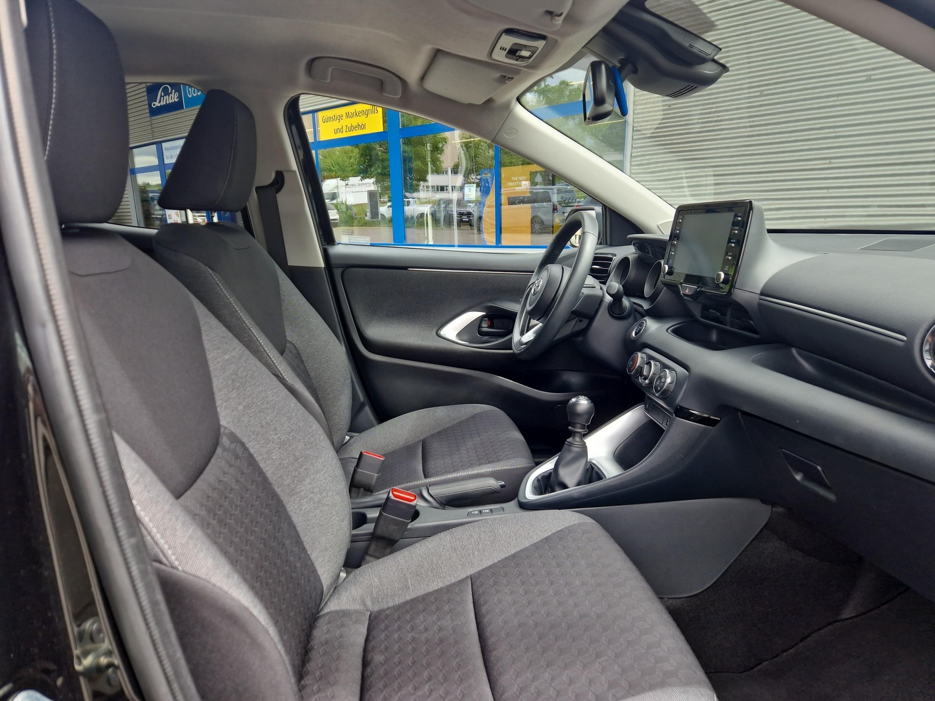 TOYOTA Yaris 1.5 VVT-iE Trend-image-9