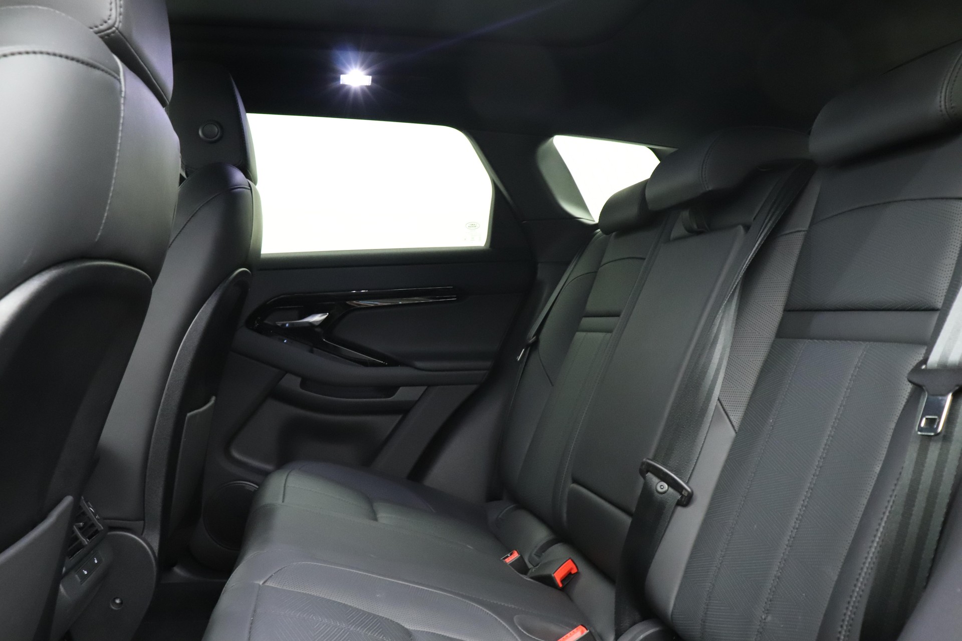 LAND ROVER Range Rover Evoque 1.5 T 270e Dynamic HSE-image-7
